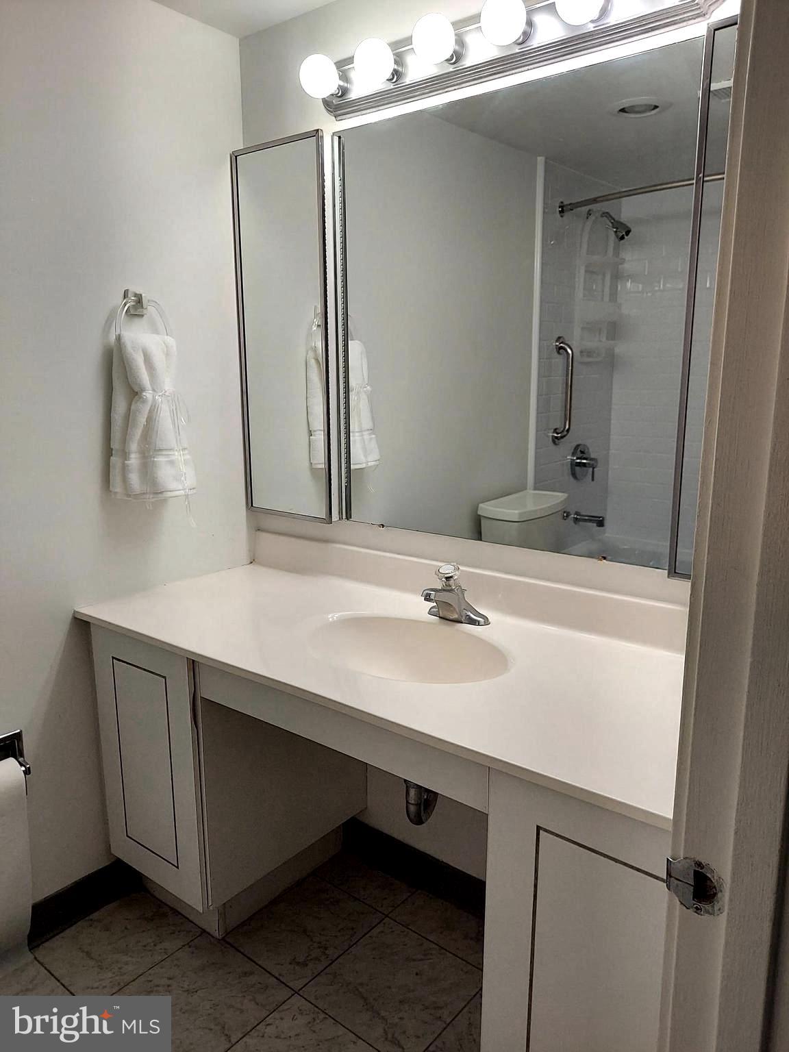 ROTONDA - Residential Lease