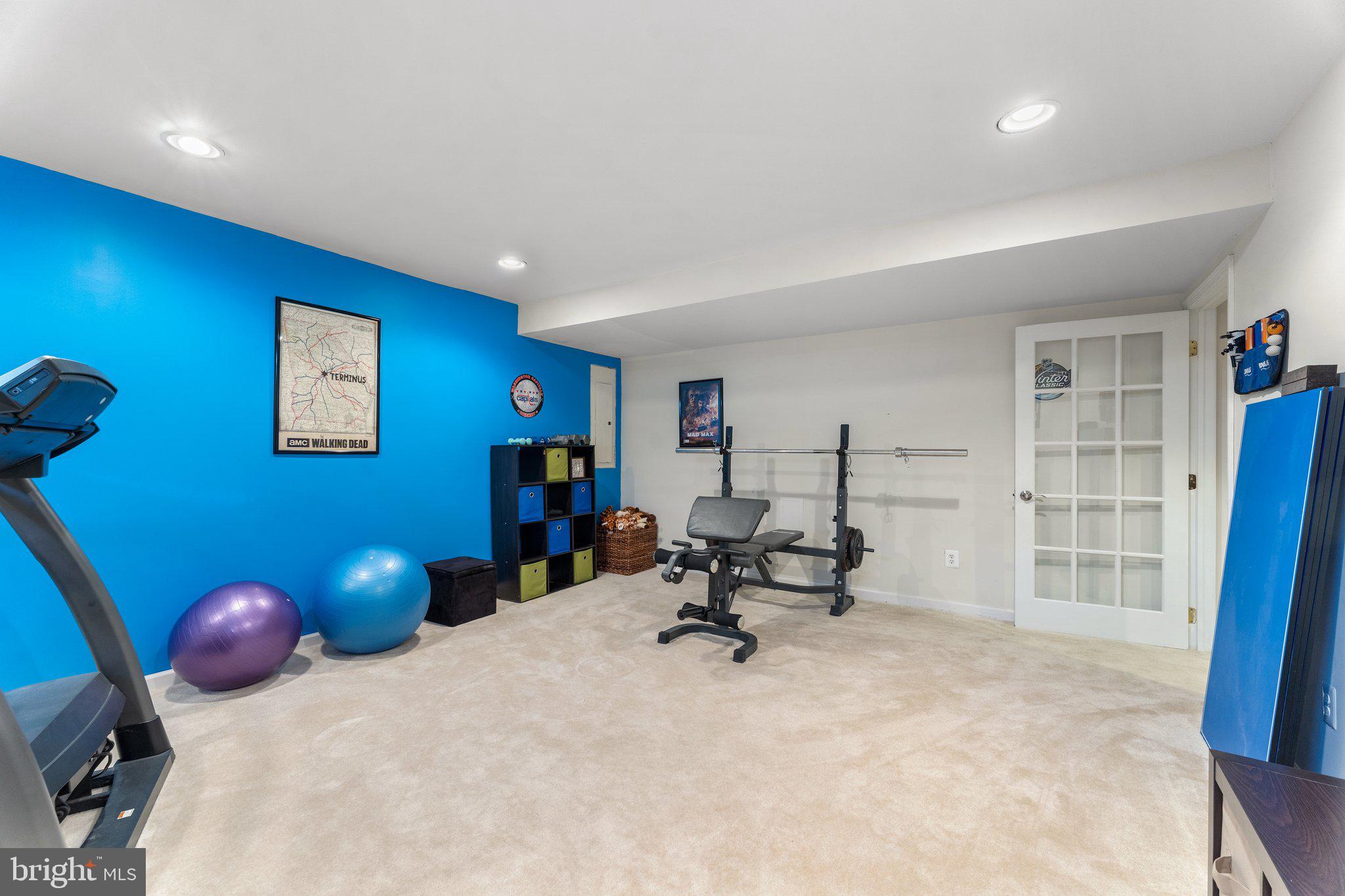 WEST HAMPTON VILLAGE - Residential