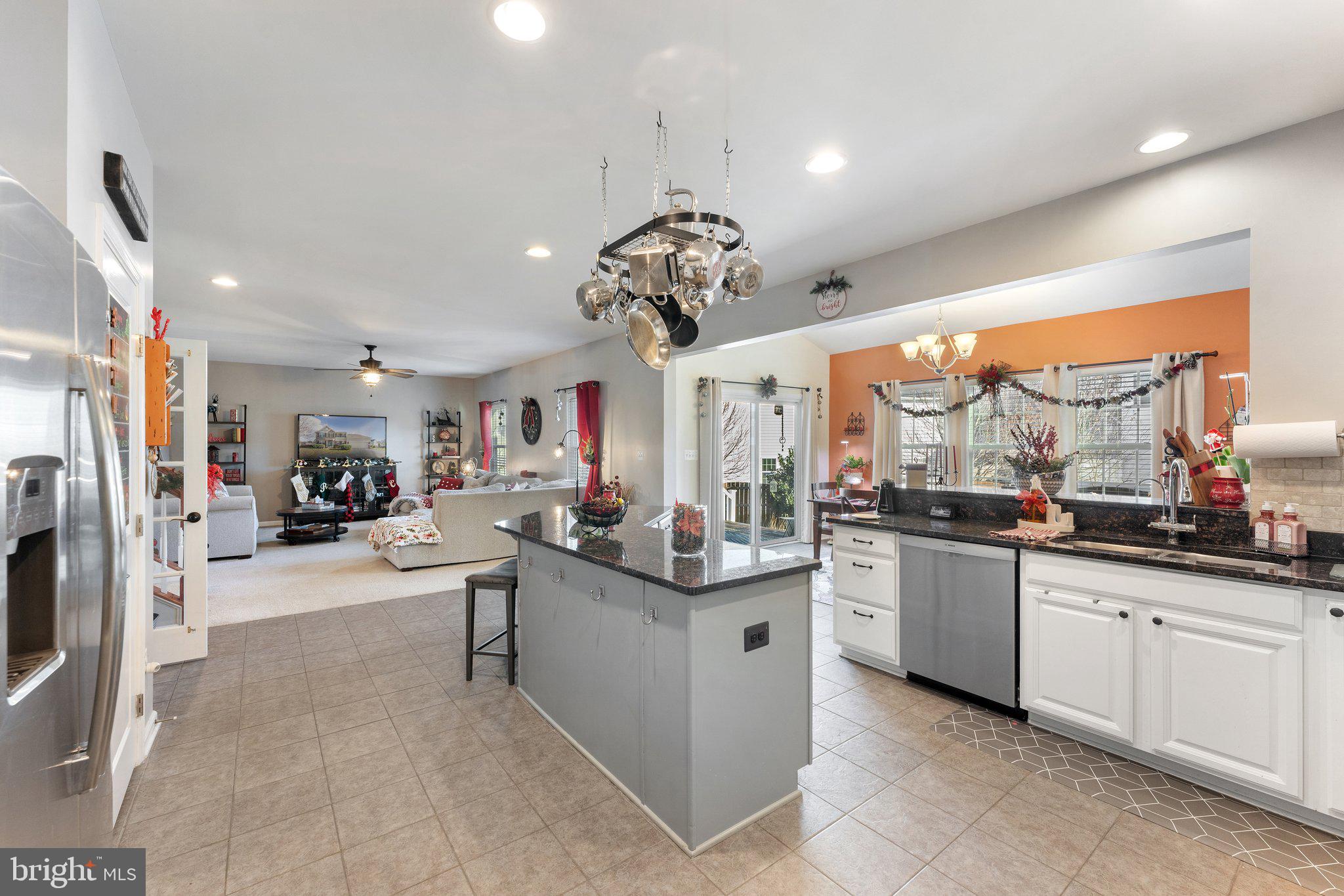 WEST HAMPTON VILLAGE - Residential