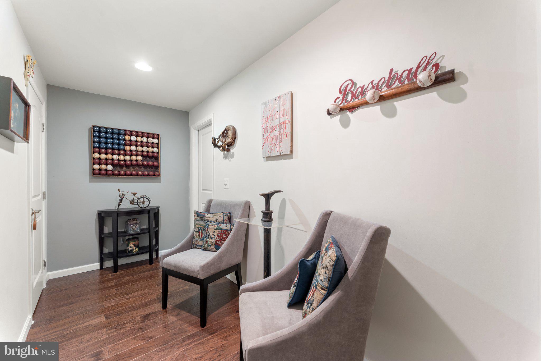 WEST HAMPTON VILLAGE - Residential