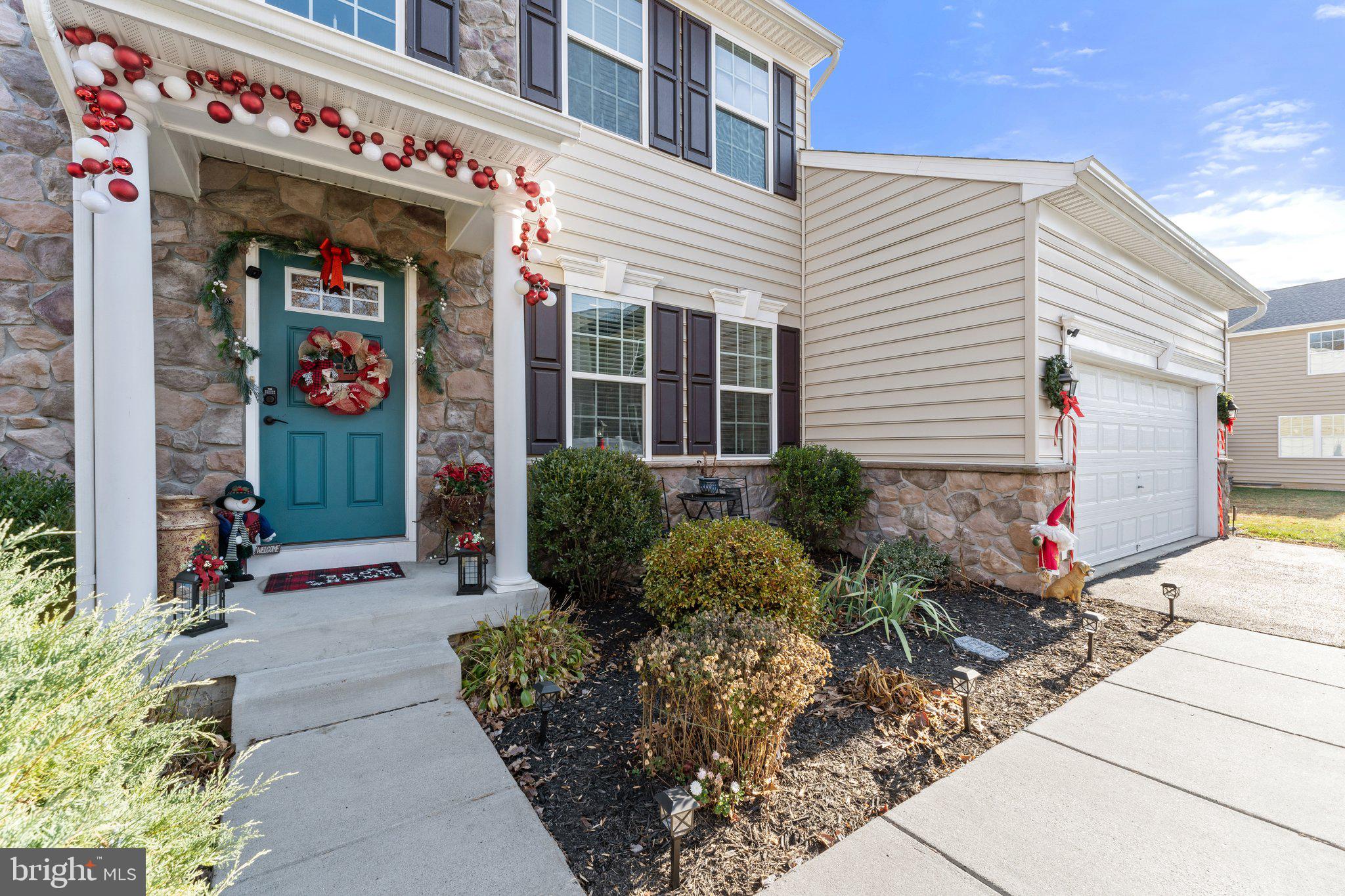 WEST HAMPTON VILLAGE - Residential