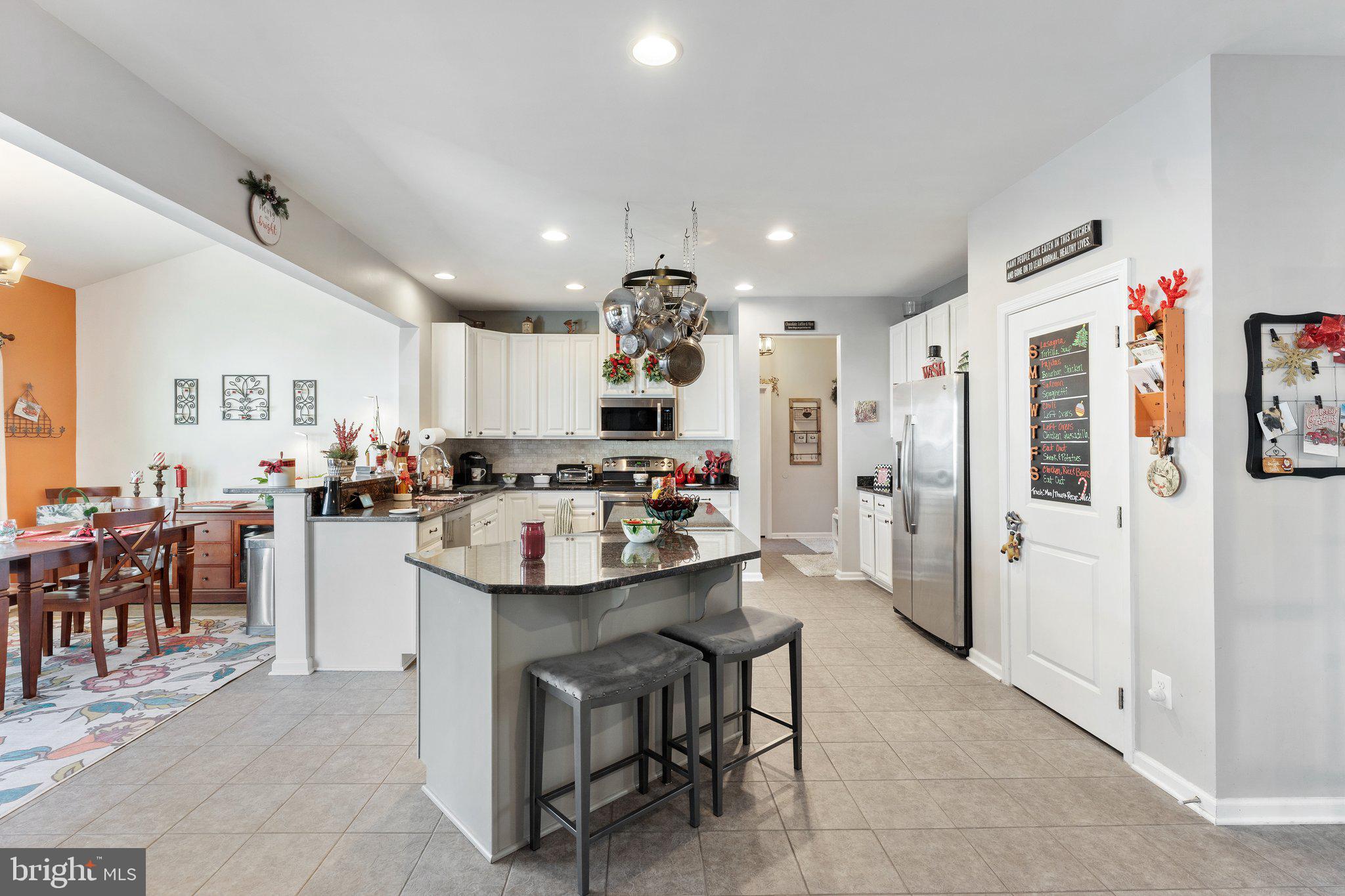 WEST HAMPTON VILLAGE - Residential