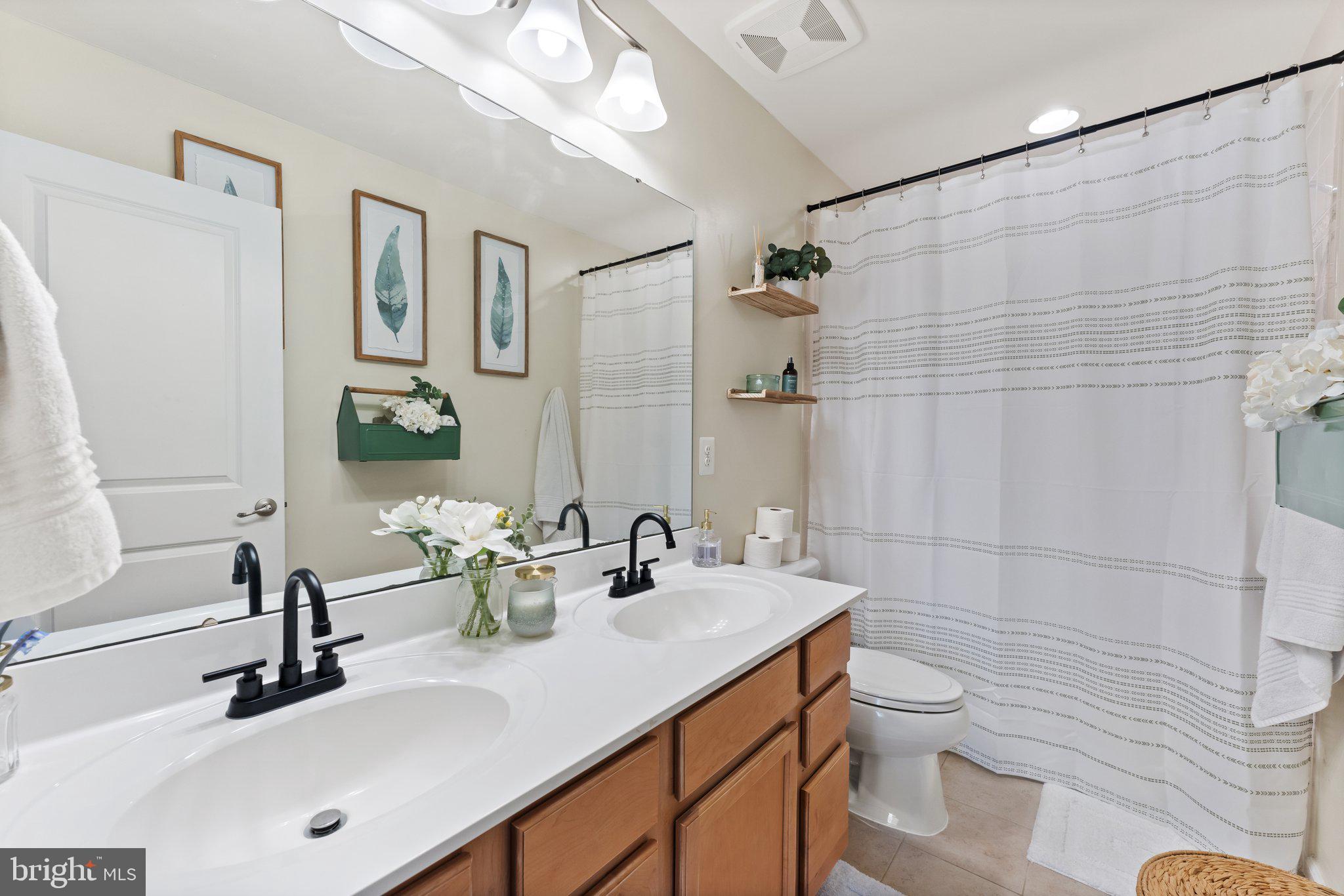 WEST HAMPTON VILLAGE - Residential