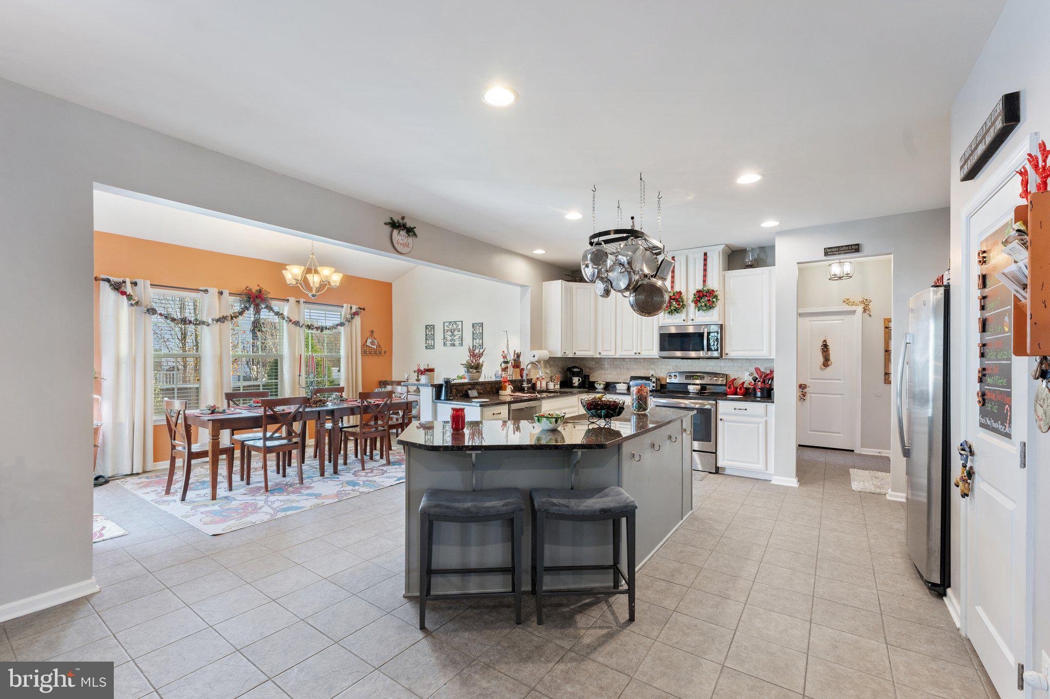 WEST HAMPTON VILLAGE - Residential