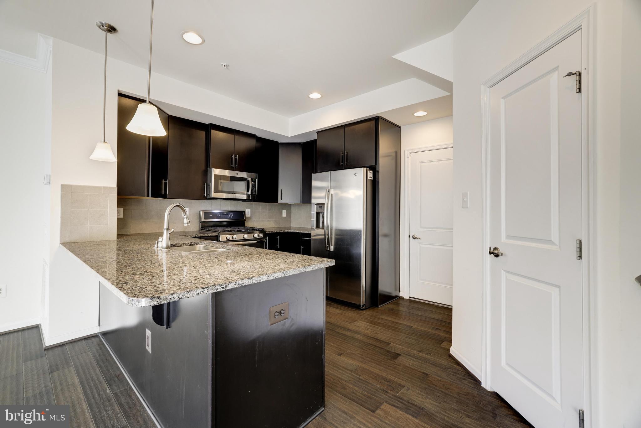 DISCOVERY SQUARE - Residential Lease