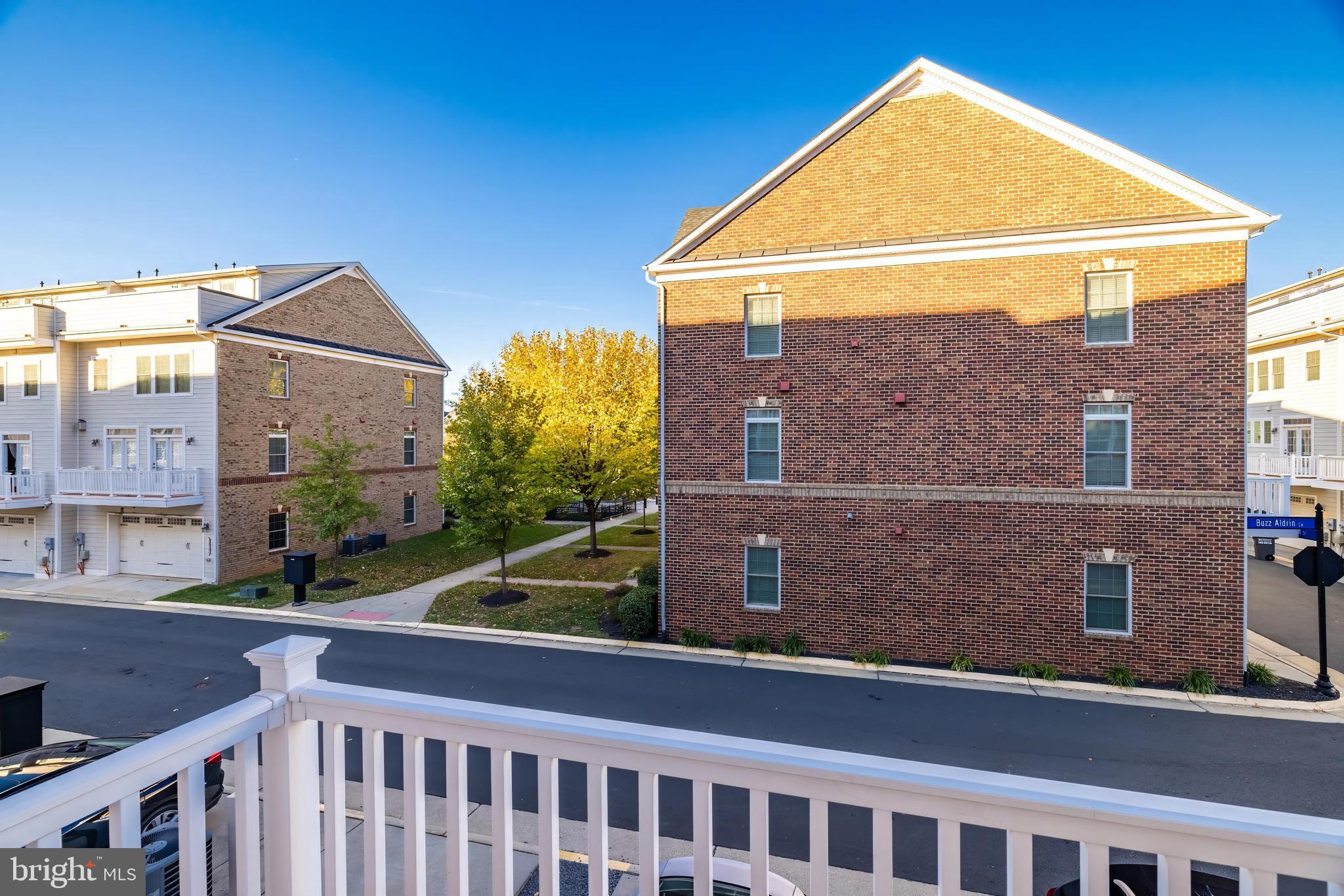 DISCOVERY SQUARE - Residential Lease