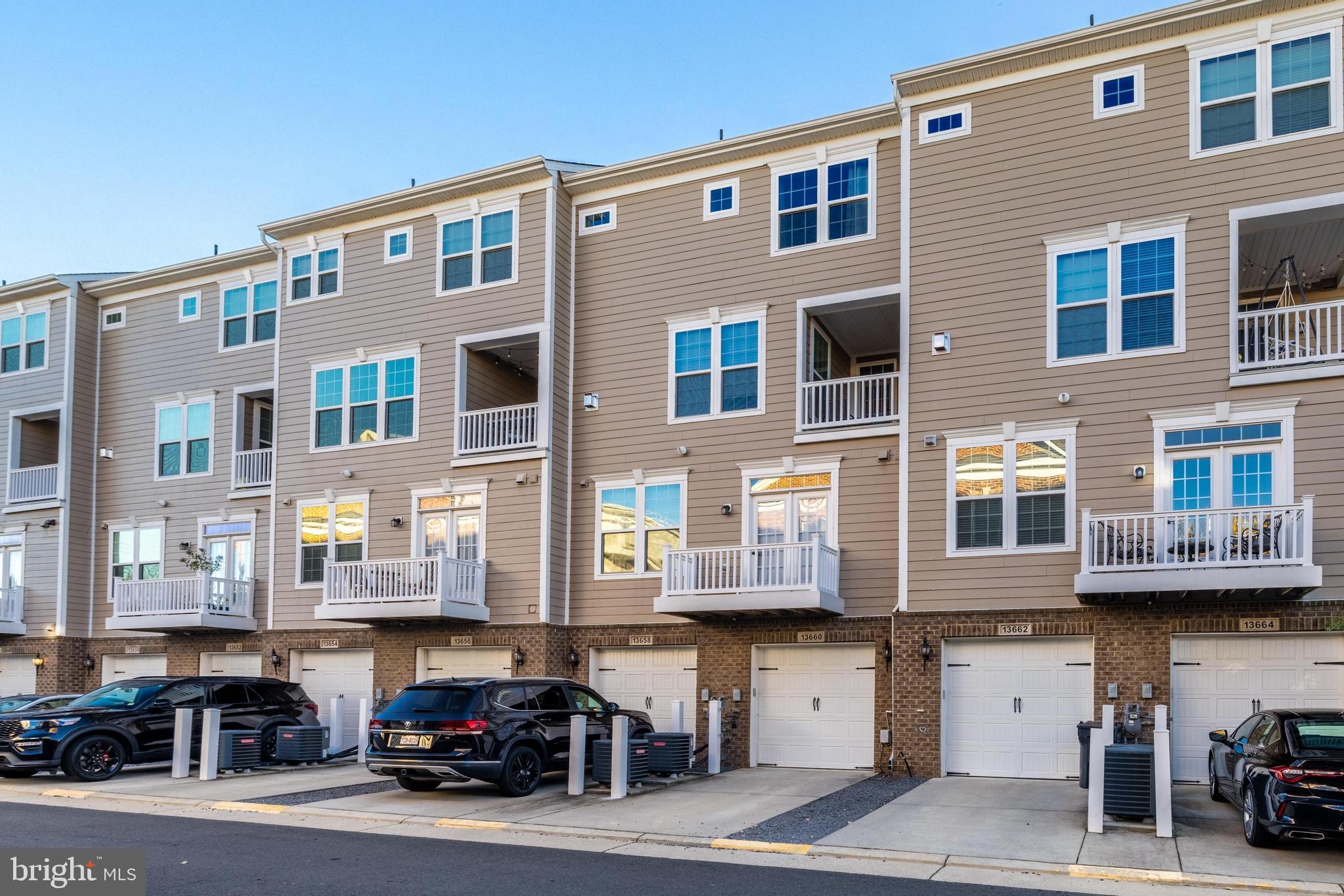 DISCOVERY SQUARE - Residential Lease