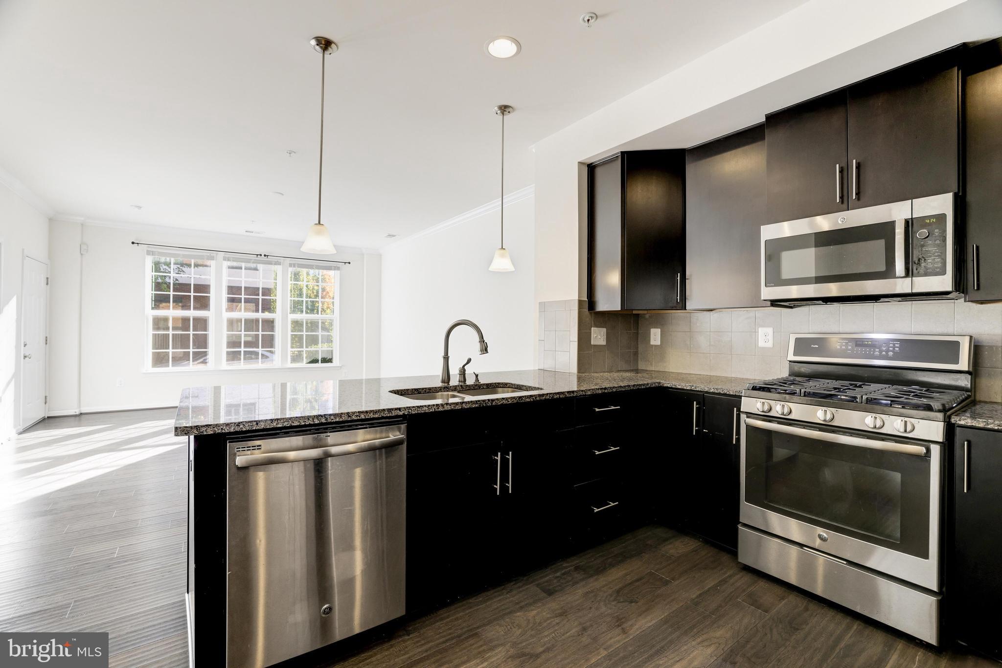 DISCOVERY SQUARE - Residential Lease