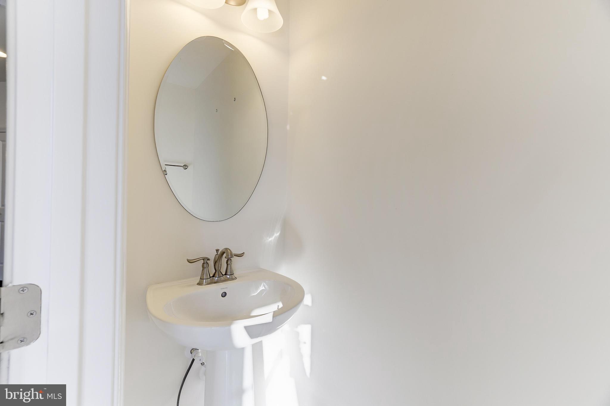 DISCOVERY SQUARE - Residential Lease