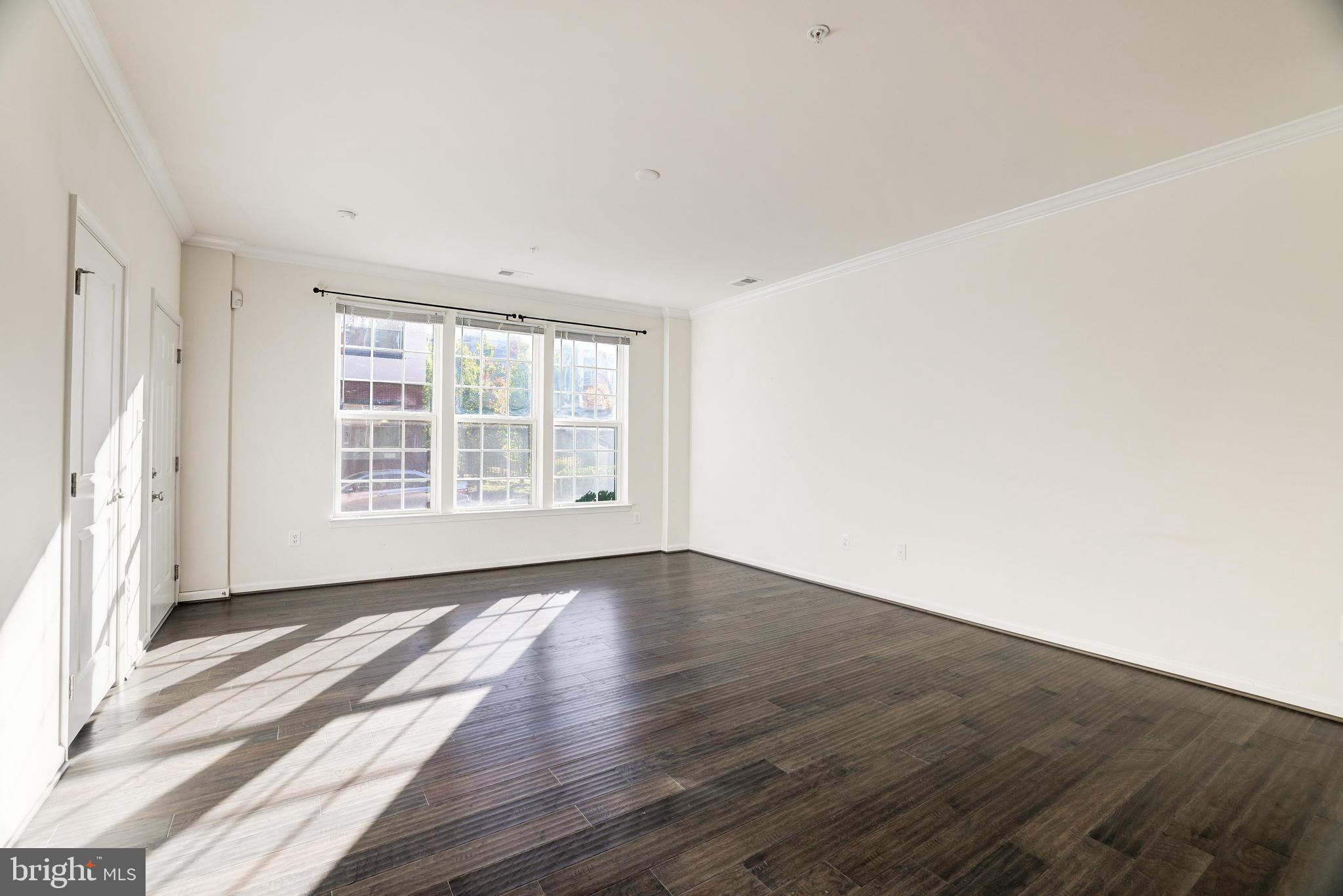 DISCOVERY SQUARE - Residential Lease