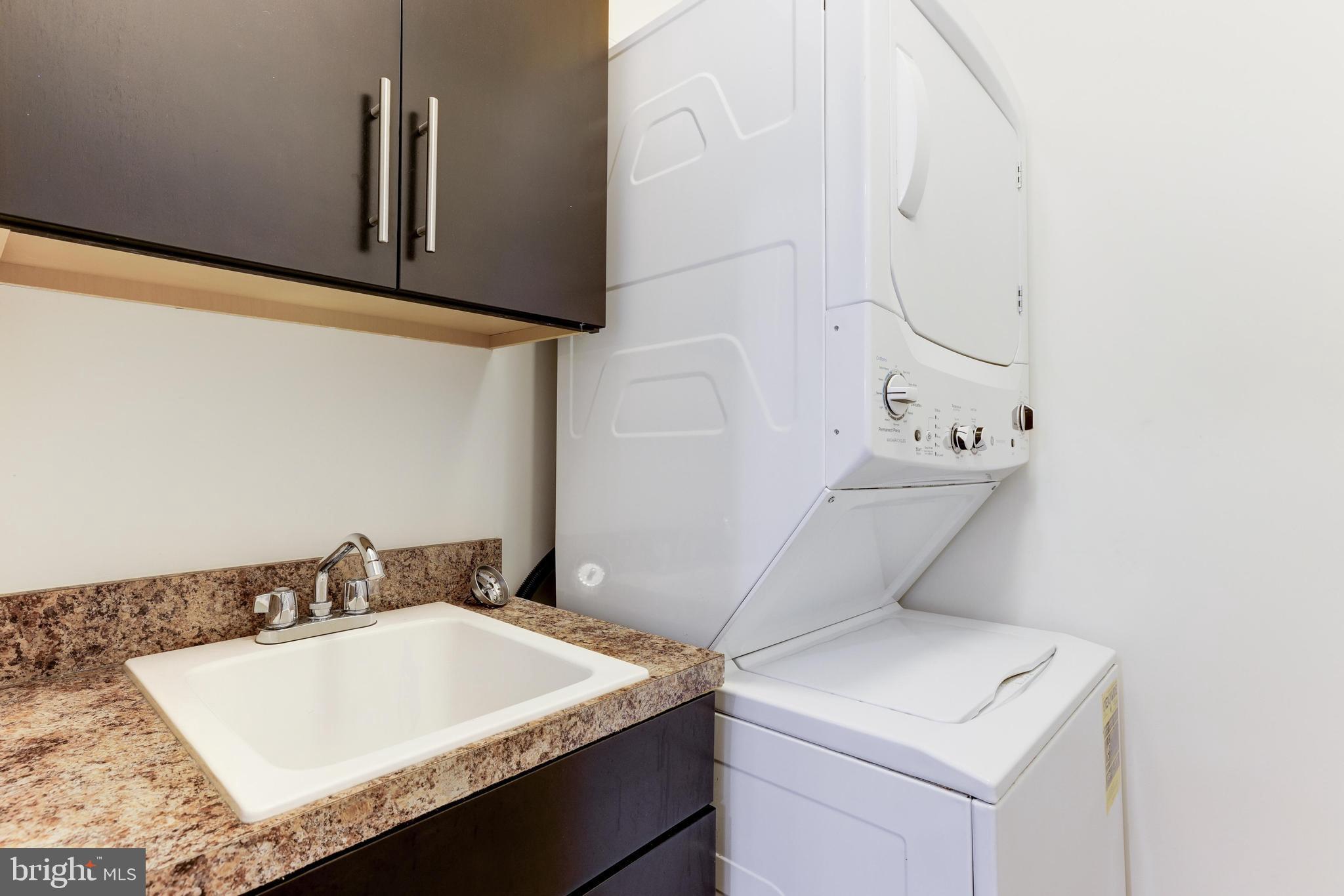 DISCOVERY SQUARE - Residential Lease