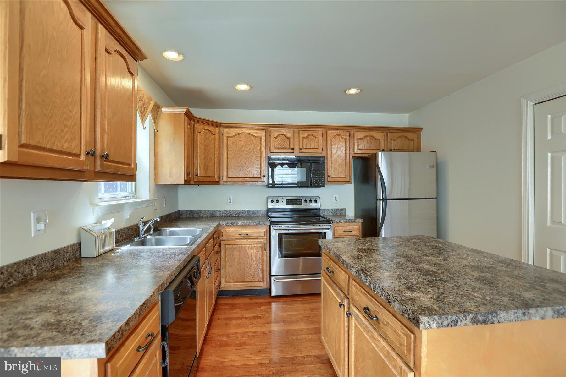 WOODSIDE COURT - Residential