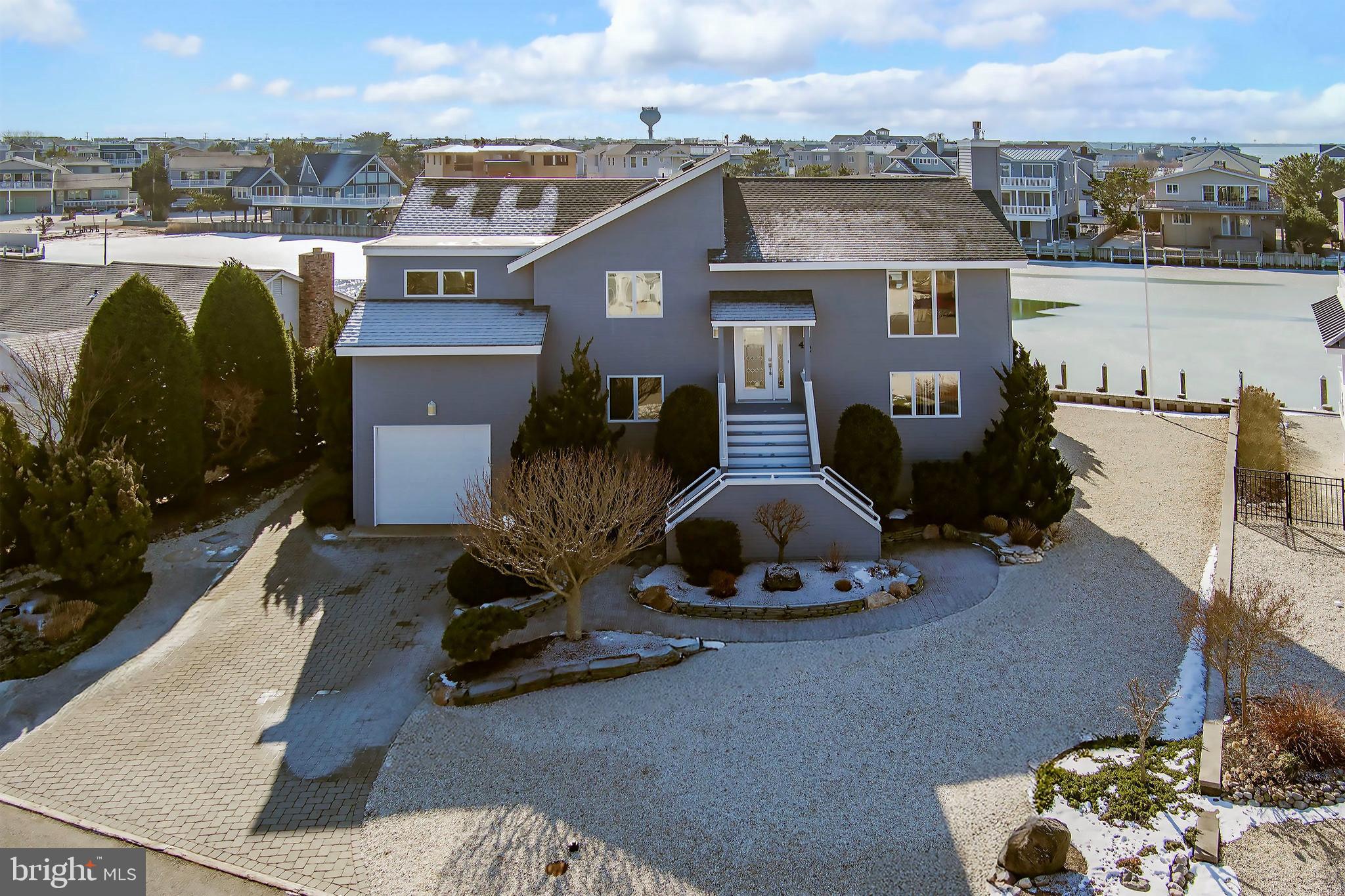 42 BUCKINGHAM AVENUE
