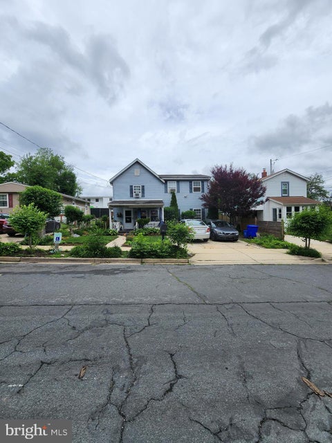 Photo of 10703 Shaftsbury Street, KENSINGTON, MD 20895 (MLS # MDMC2238892)