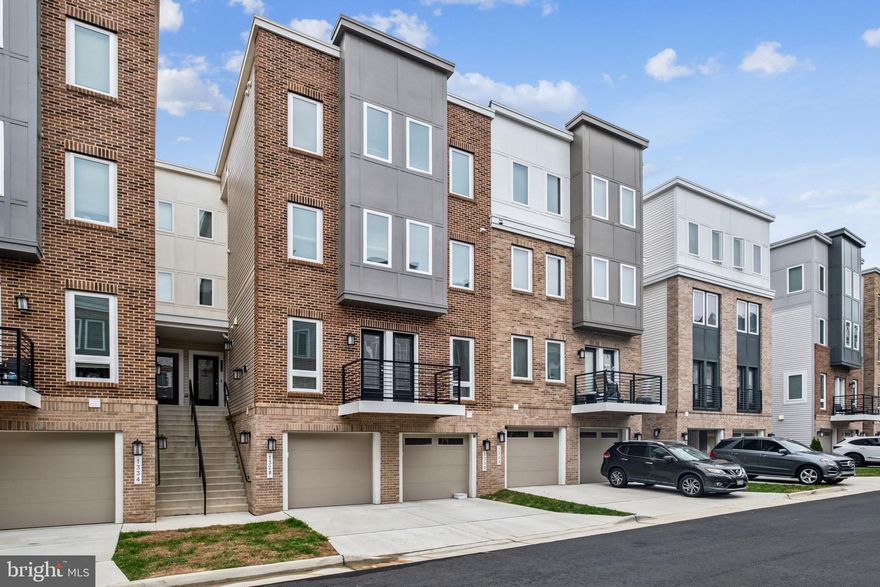 This beautifully updated townhouse offers an open floor plan perfect for modern living. The spacious living area is filled with natural light and flows seamlessly into a gourmet kitchen featuring excellent upgrades, ideal for cooking and entertaining. Enjoy the fresh air and beautiful views from your private balcony. The large master suite offers a luxurious retreat with an ensuite bath, and the additional bedrooms are generously sized. With a 2-car garage, ample storage, and proximity to shopping and dining, this home truly has it all. Don’t miss out—schedule your showing today!