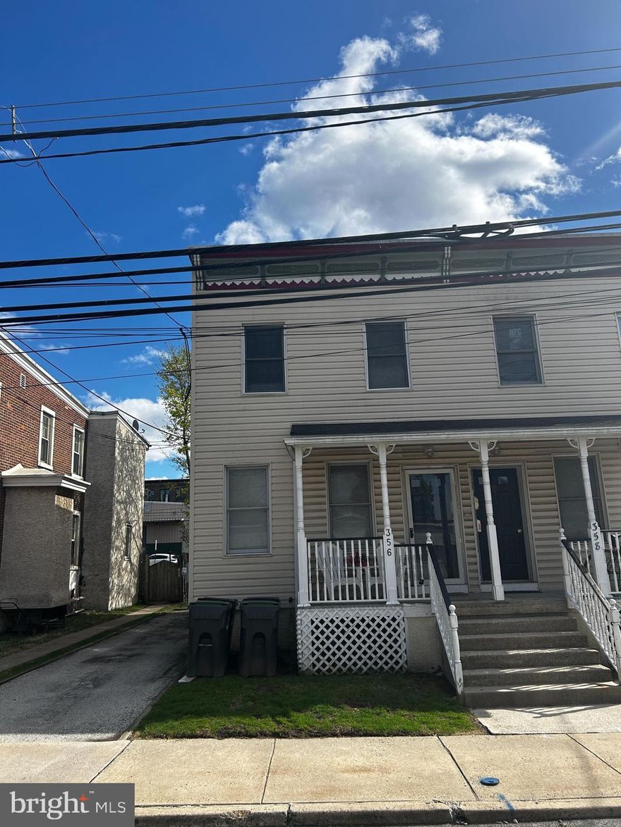 A very spacious studio apartment located just two blocks away from the heart of the Phoenixville nightlife! An excellent spot for those looking to be near the action as this unit puts you within walking distance of all the main attractions the area offers. Unit comes with a ceiling fan, built-in A/C wall unit, newer gas range/refrigerator and offers private in-unit laundry. On-street parking only with a permit through the township.

Not pet friendly.