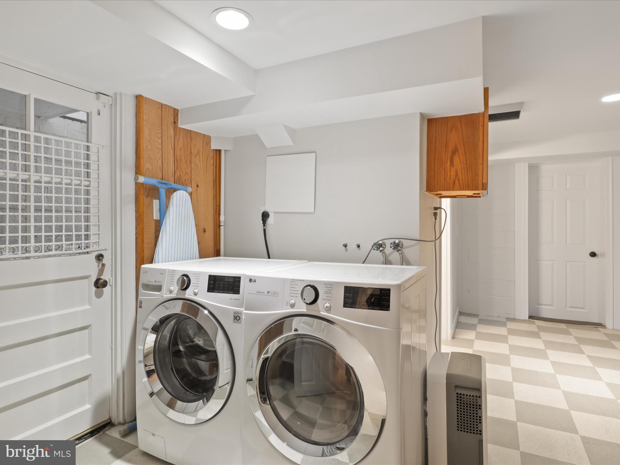 BROYHILL FOREST - Residential