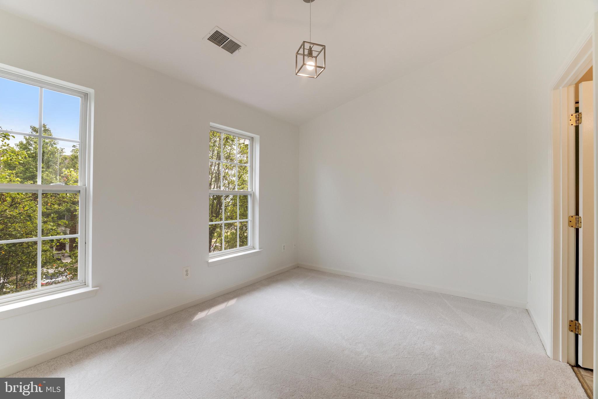 ASHBURN VILLAGE - Residential