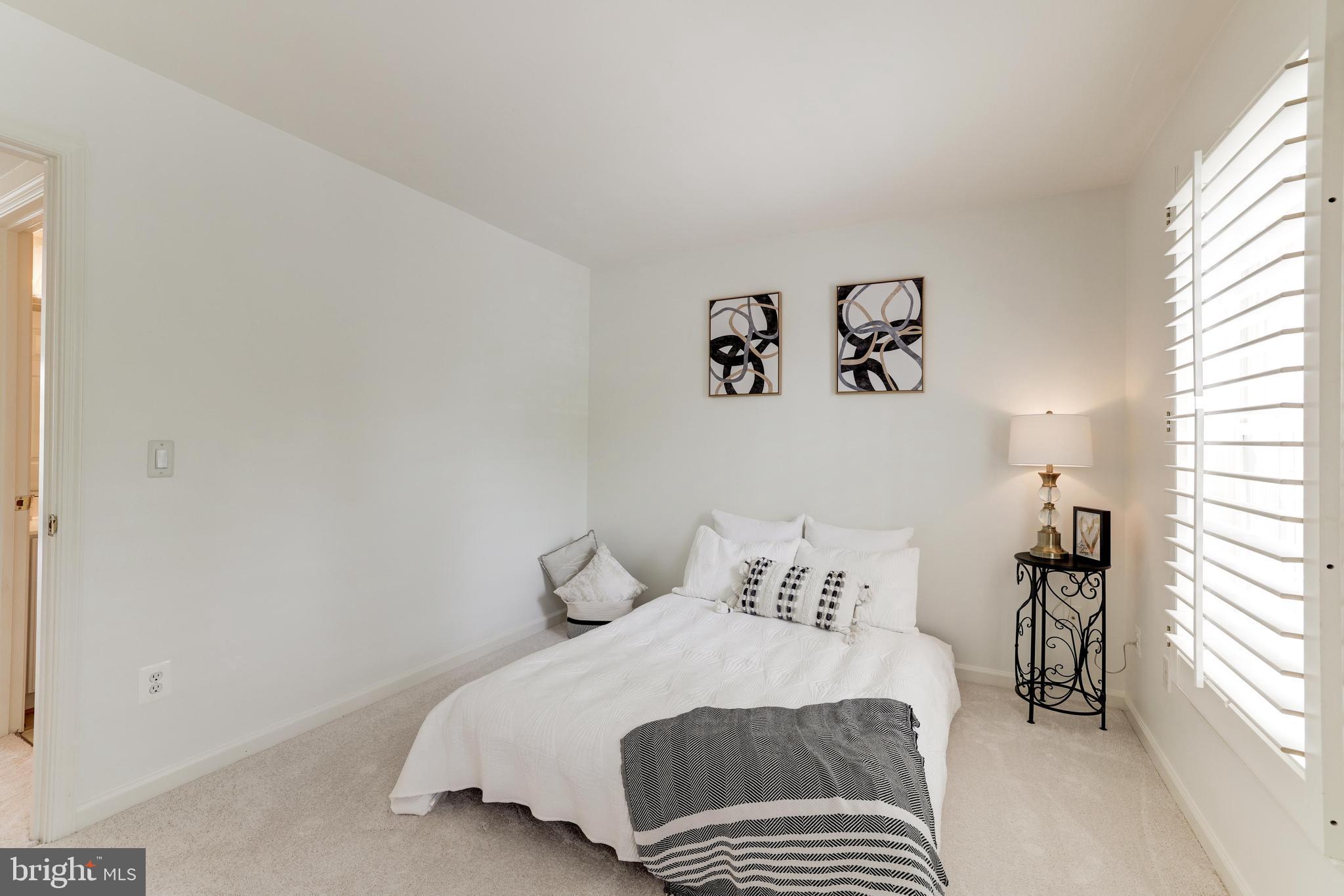 ASHBURN VILLAGE - Residential