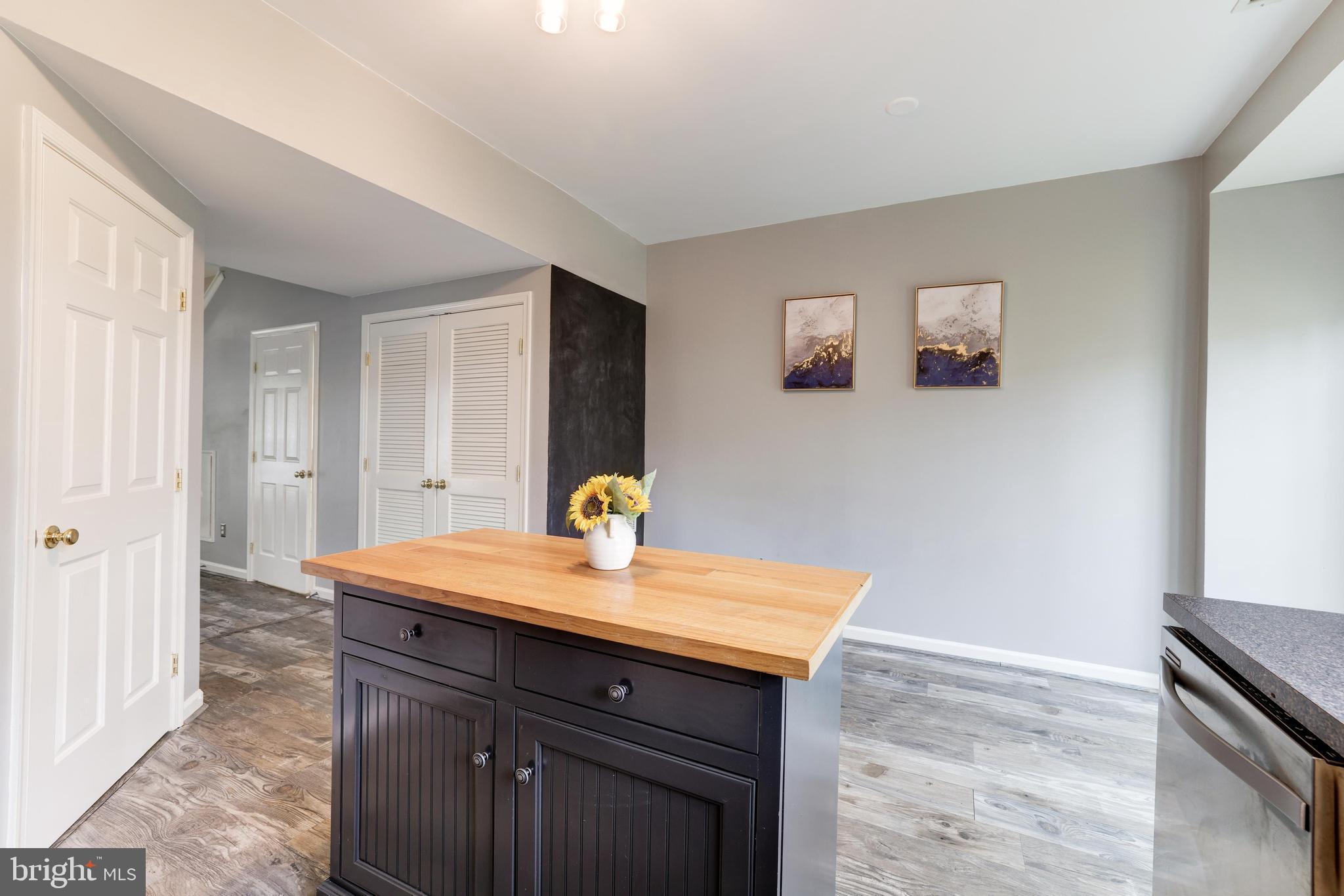 ASHBURN VILLAGE - Residential