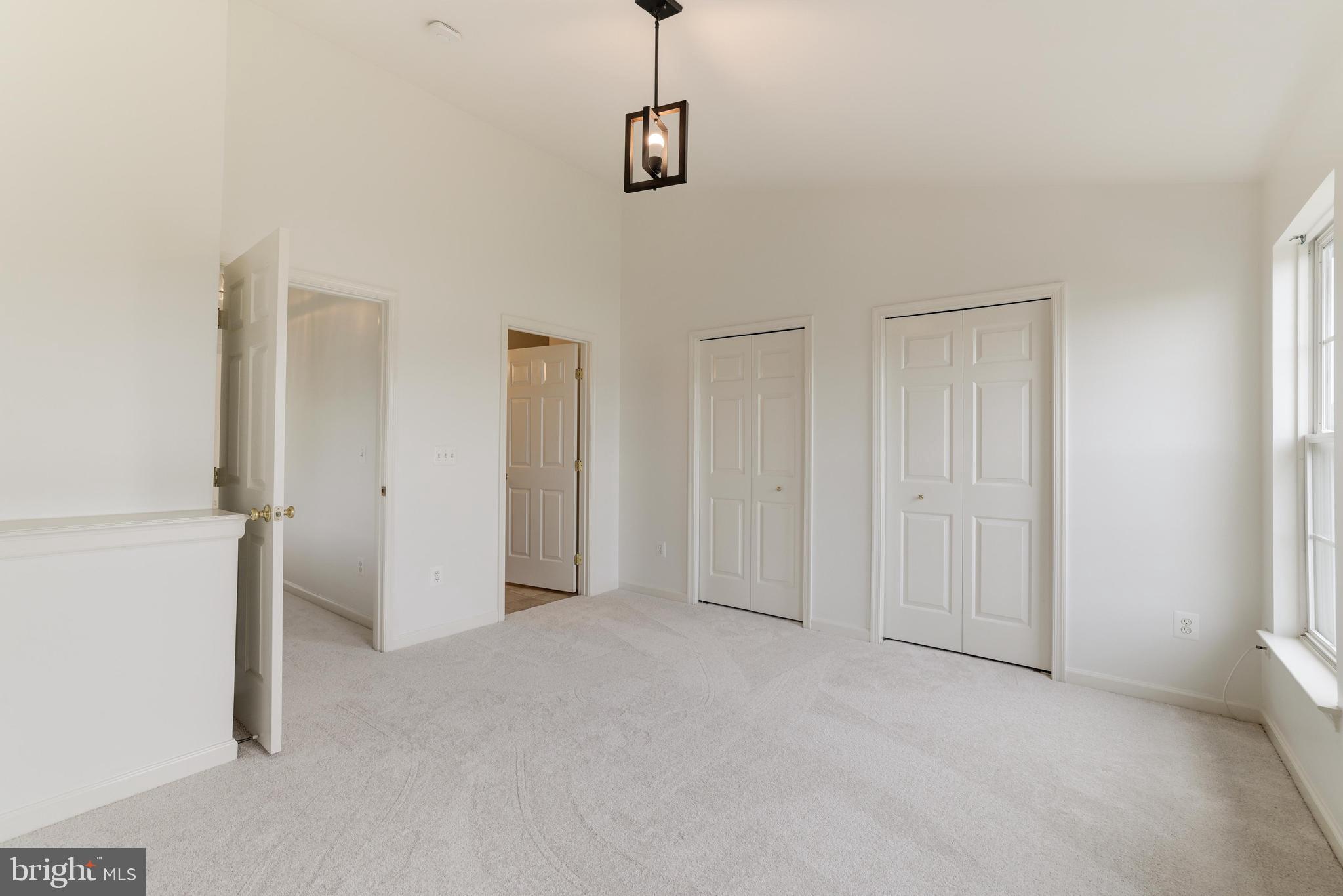 ASHBURN VILLAGE - Residential