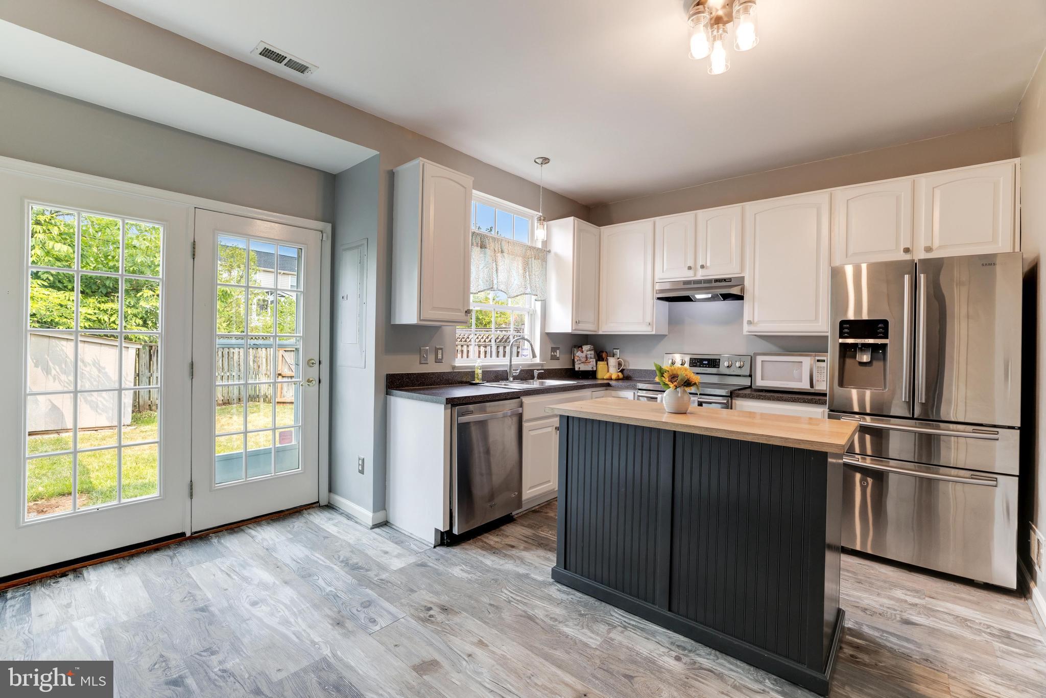 ASHBURN VILLAGE - Residential