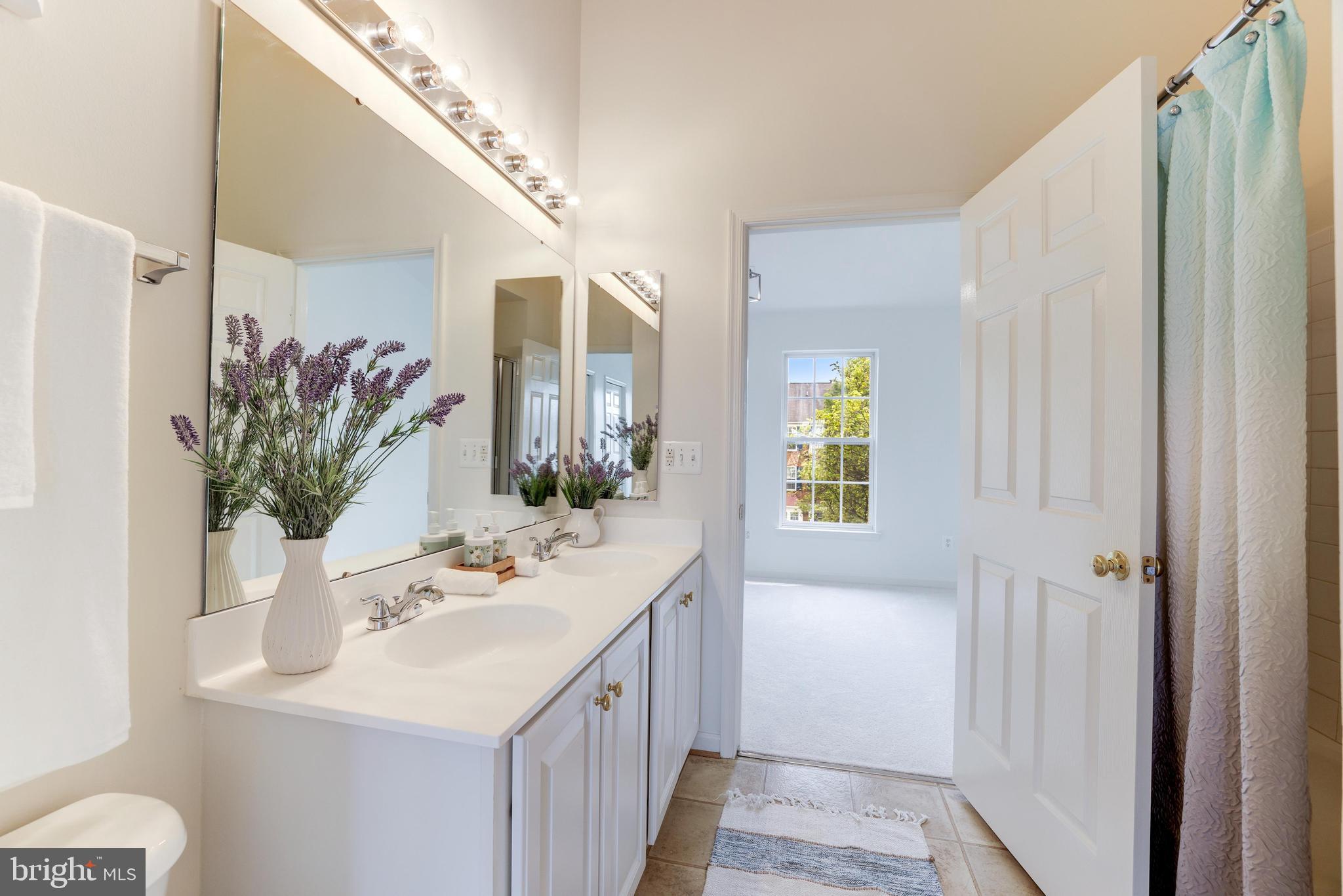 ASHBURN VILLAGE - Residential