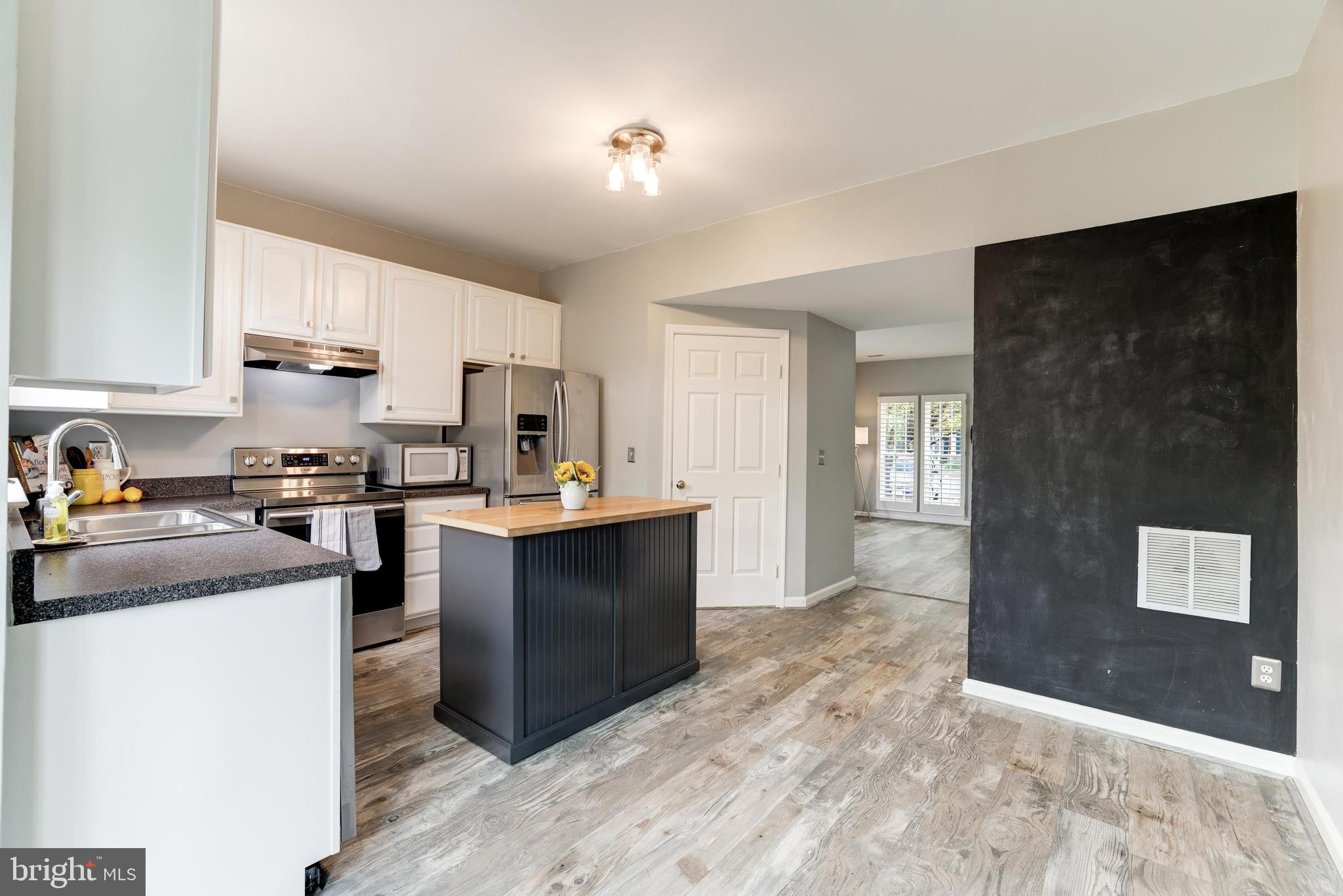 ASHBURN VILLAGE - Residential