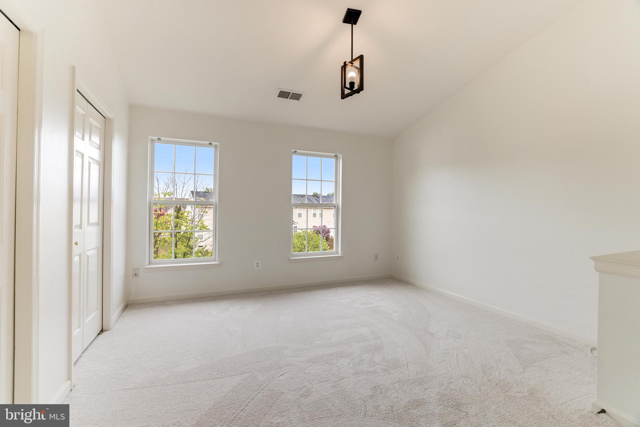 ASHBURN VILLAGE - Residential