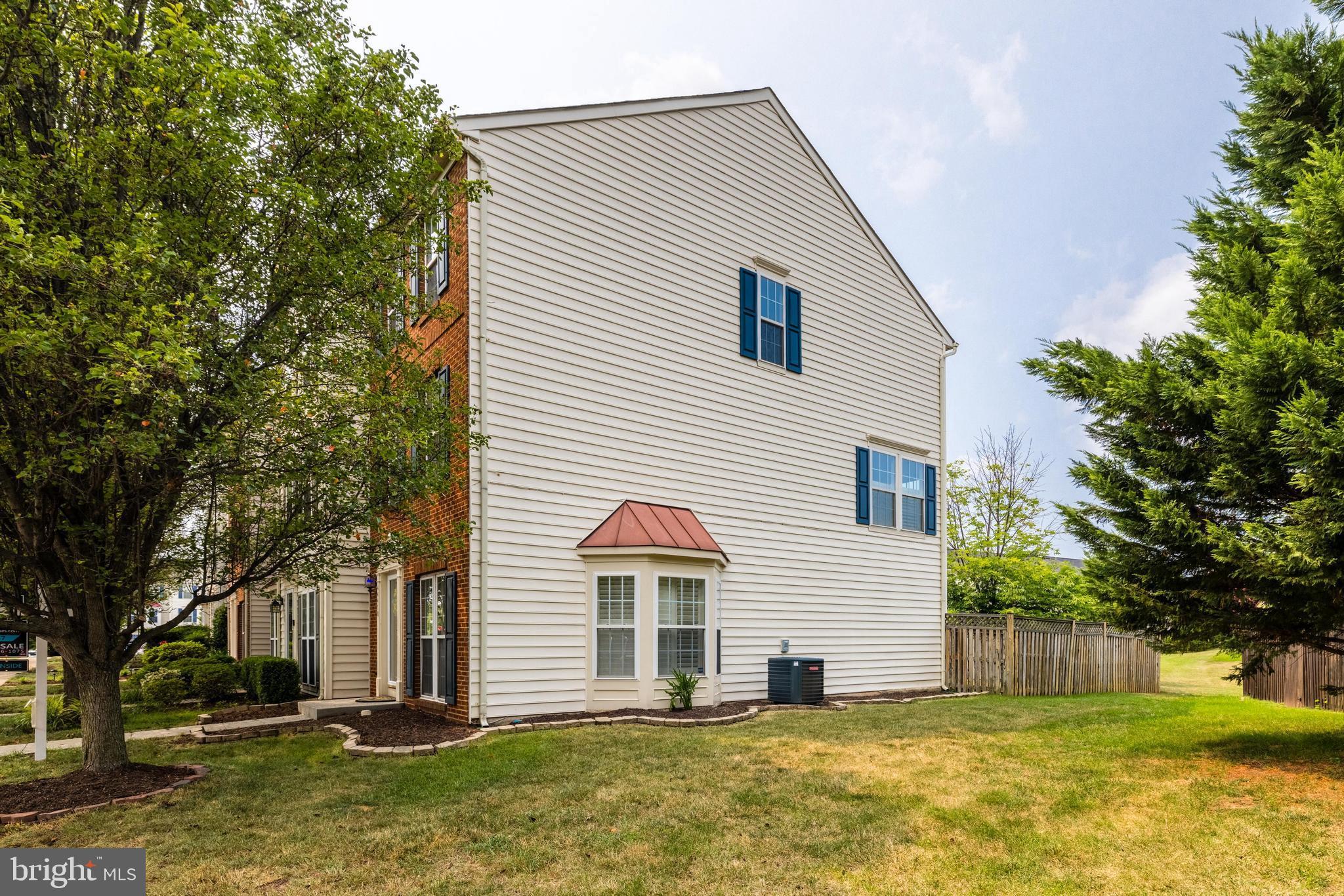 ASHBURN VILLAGE - Residential