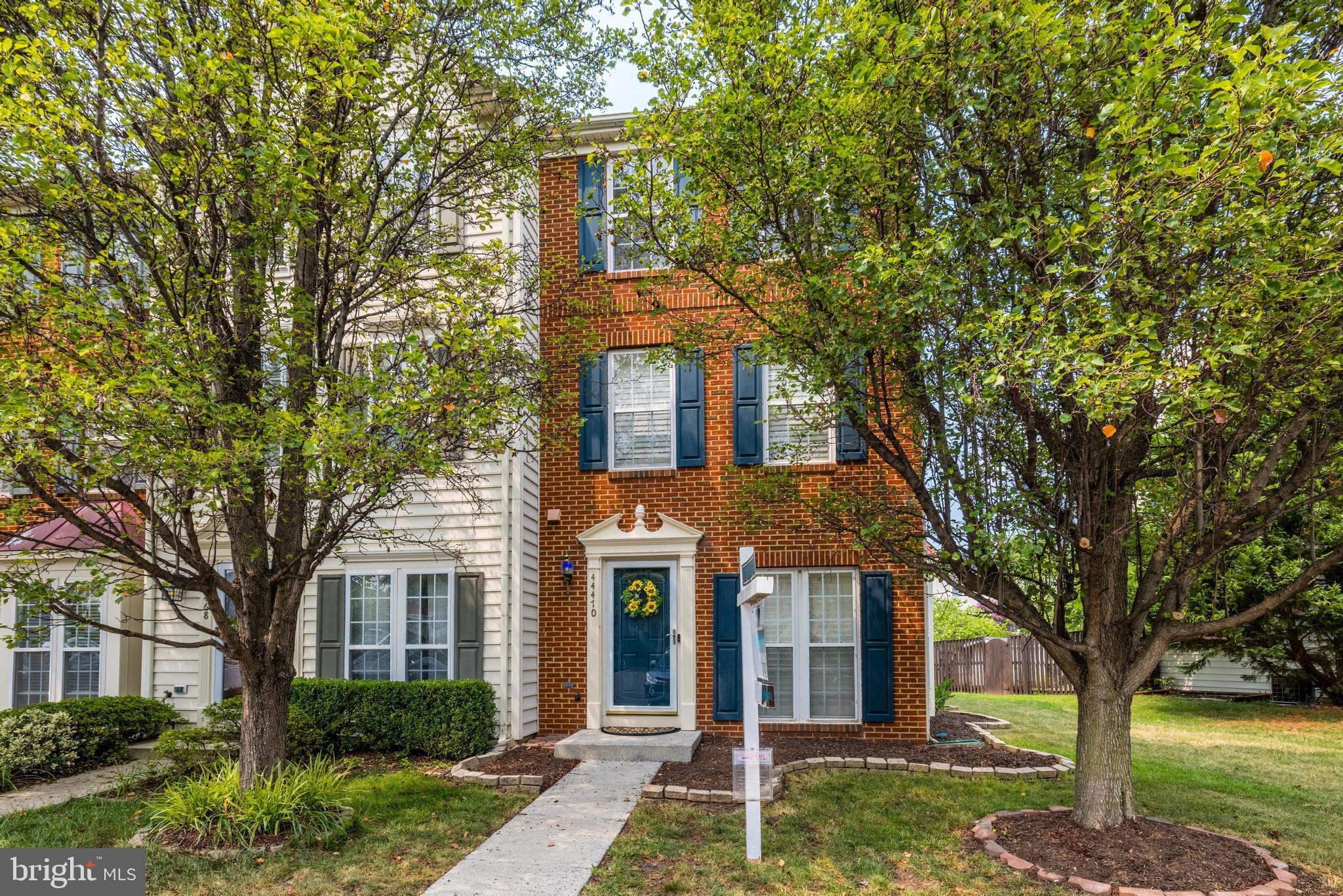 ASHBURN VILLAGE - Residential