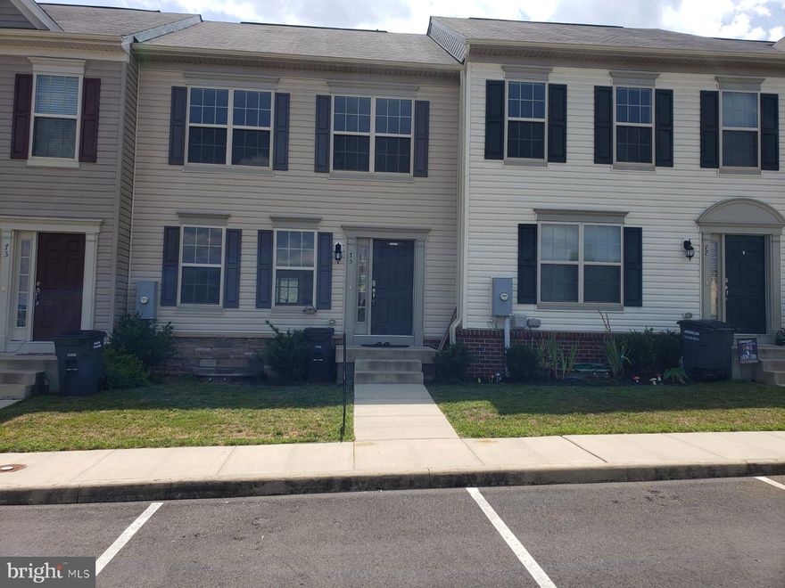 Elegant Exterior and Formal Interior, 3 level, LARGE TH. 3BR's, 2.5 BA, New paint, Stainless steel appliances, Granite counter, New washer and dryer, Newer deck and fenced yard, This 4 year old town home is conveniently located on Rt. 522 in Front Royal. Great commuter location....close to I66 and 340. Awesome views of the mountains, and backs to trees. Large, level yard!! 1,684 sq. ft. Walk-out Basement is unfinished....great for storage, or finish it and add living space. Close to shopping, dining, and historic Front Royal