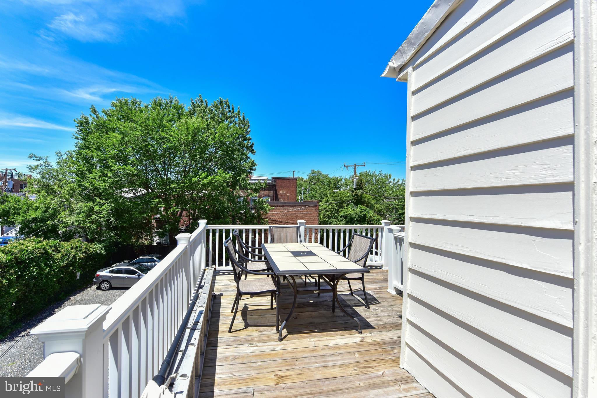 OLD TOWN - Commercial Sale