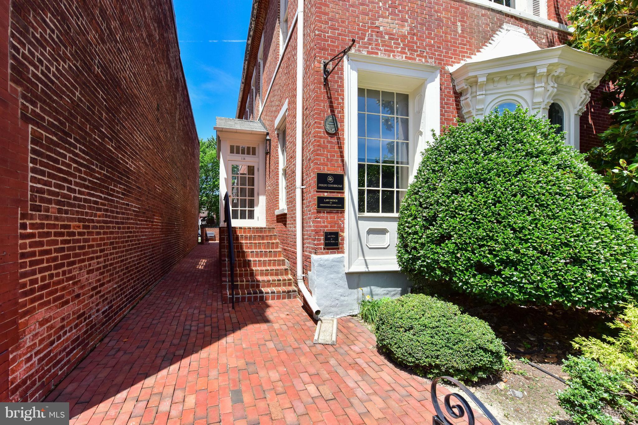 OLD TOWN - Commercial Sale