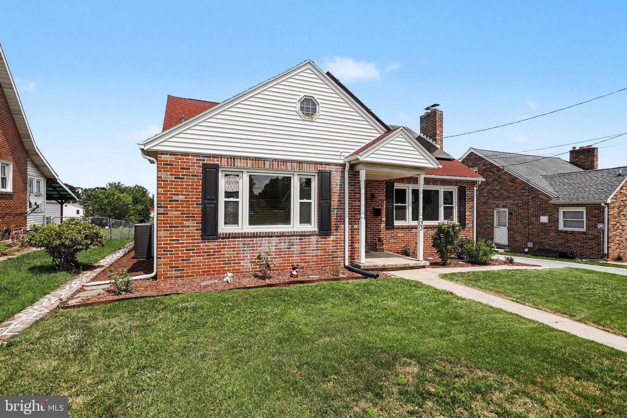 33 N QUEEN STREET