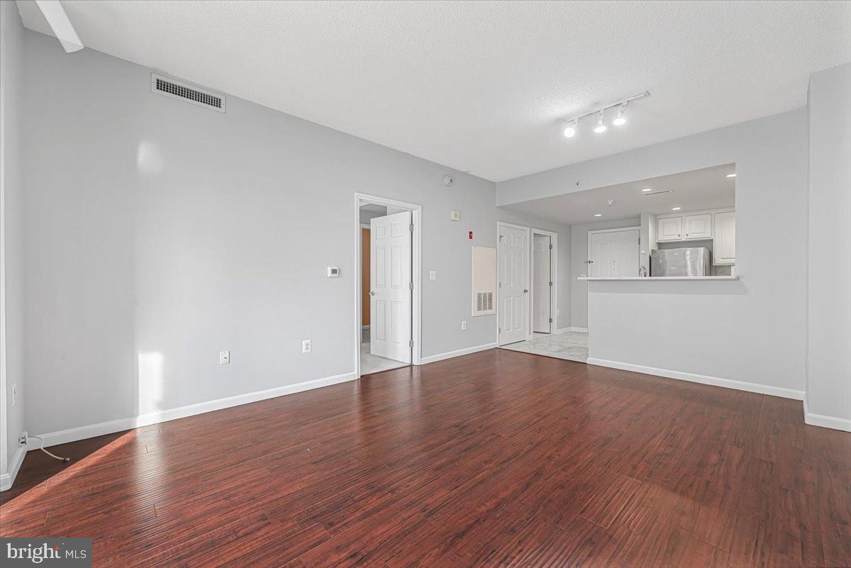 GALLERY AT WHITE FLINT - Residential Lease