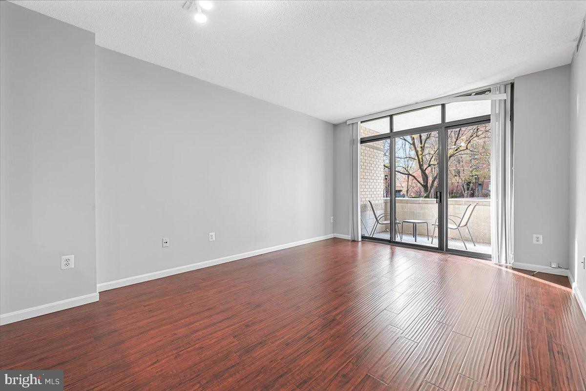 GALLERY AT WHITE FLINT - Residential Lease