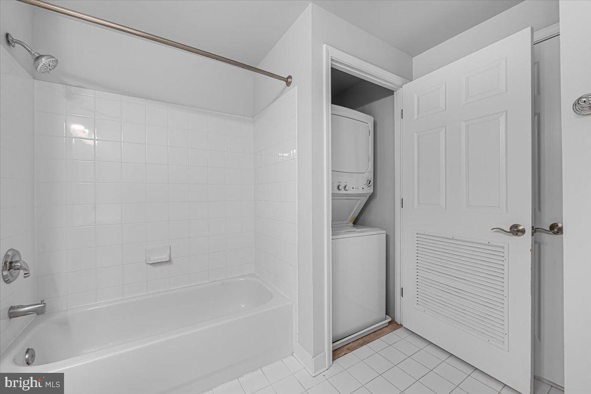 GALLERY AT WHITE FLINT - Residential Lease