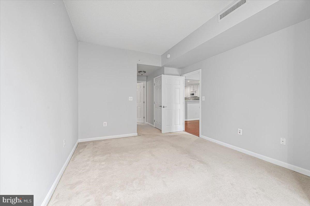 GALLERY AT WHITE FLINT - Residential Lease