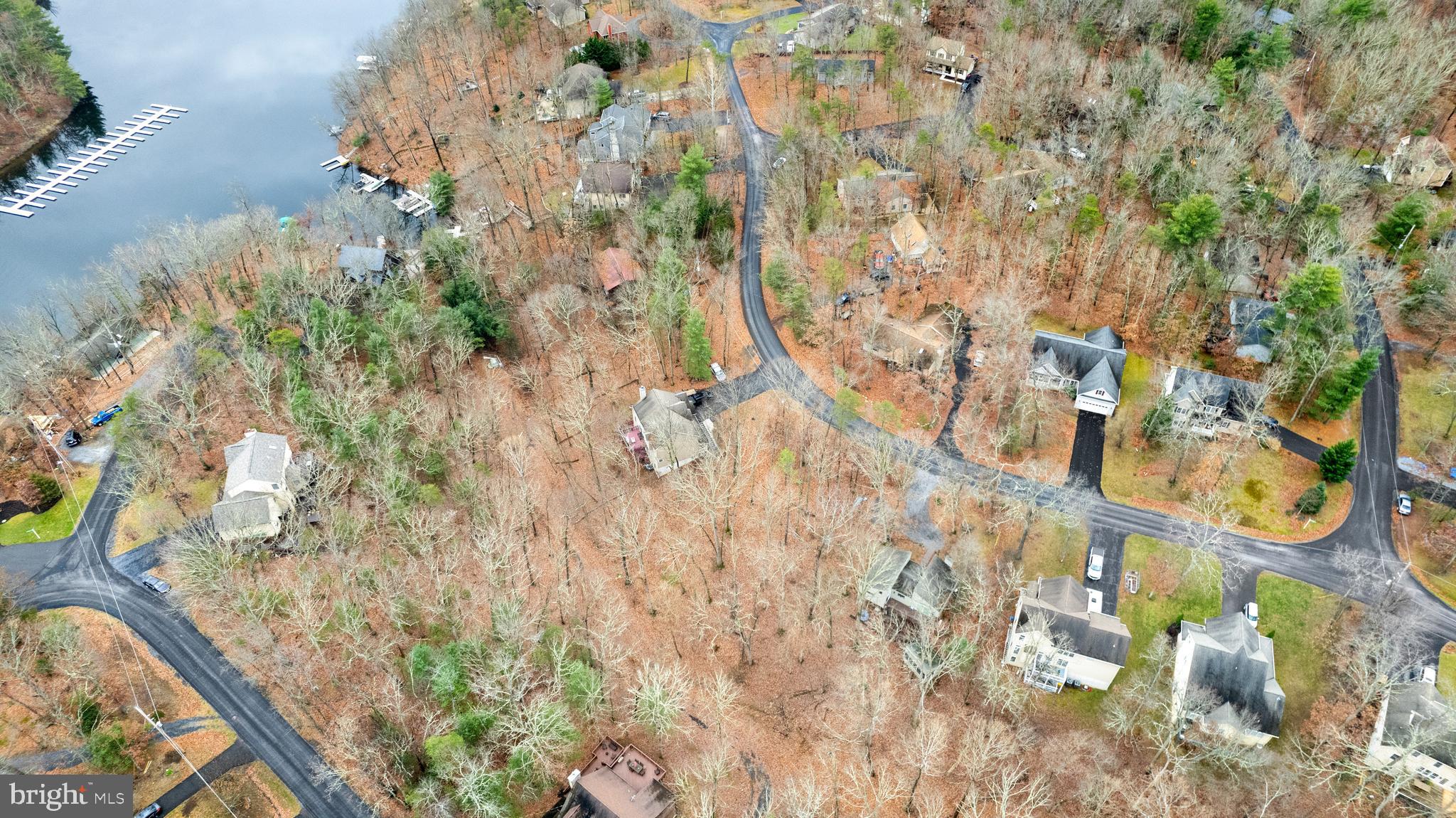 LAKE HOLIDAY ESTATES - Land