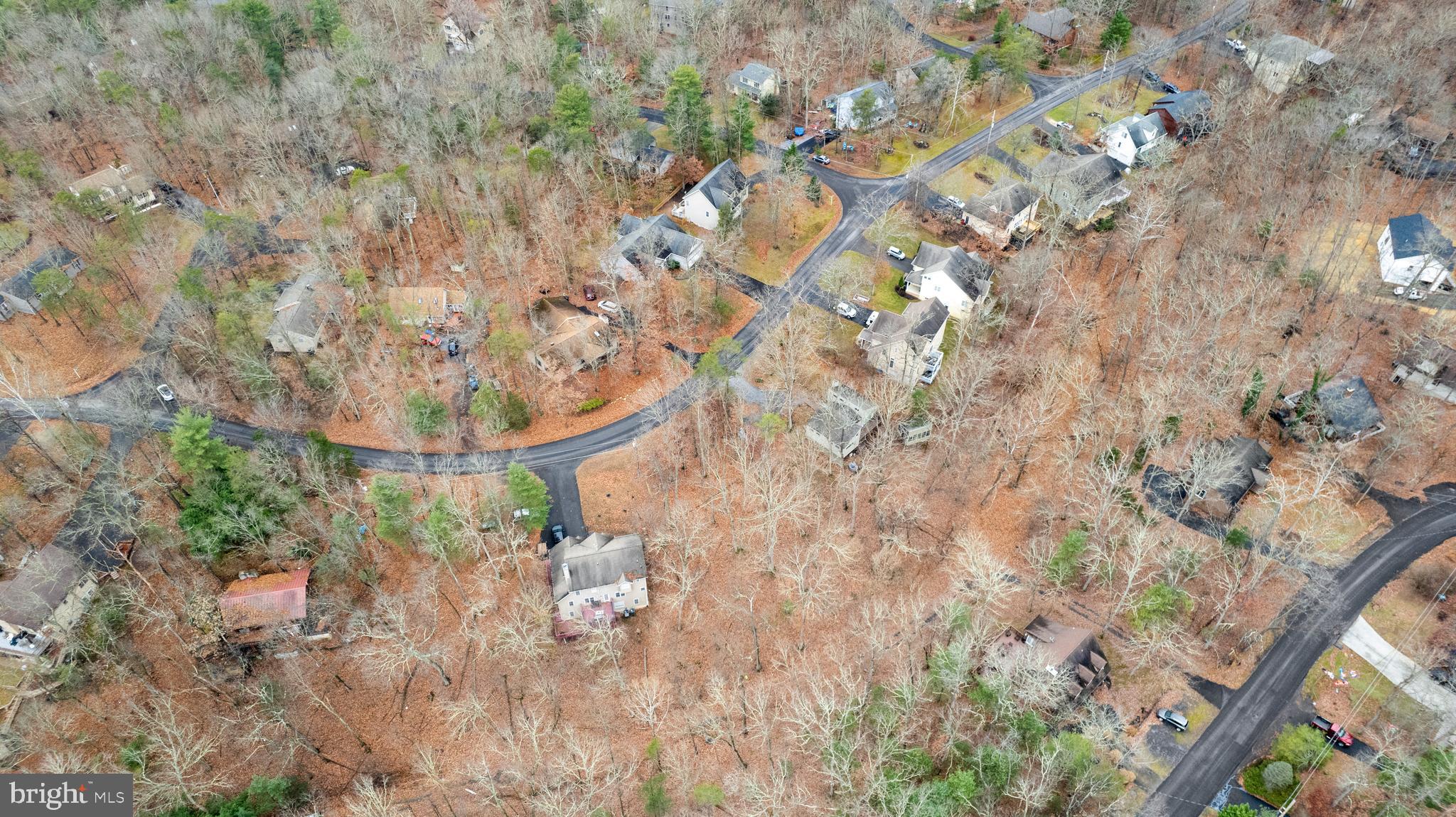 LAKE HOLIDAY ESTATES - Land