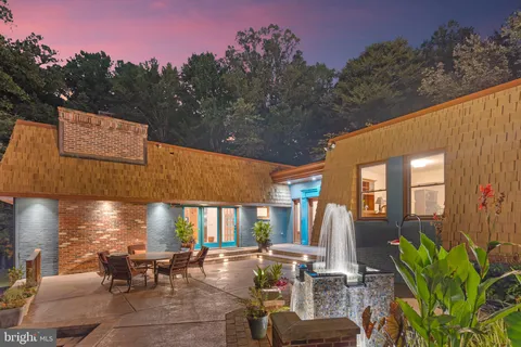 10916 Thimbleberry Lane, Great Falls, VA MLS: VAFX2261854