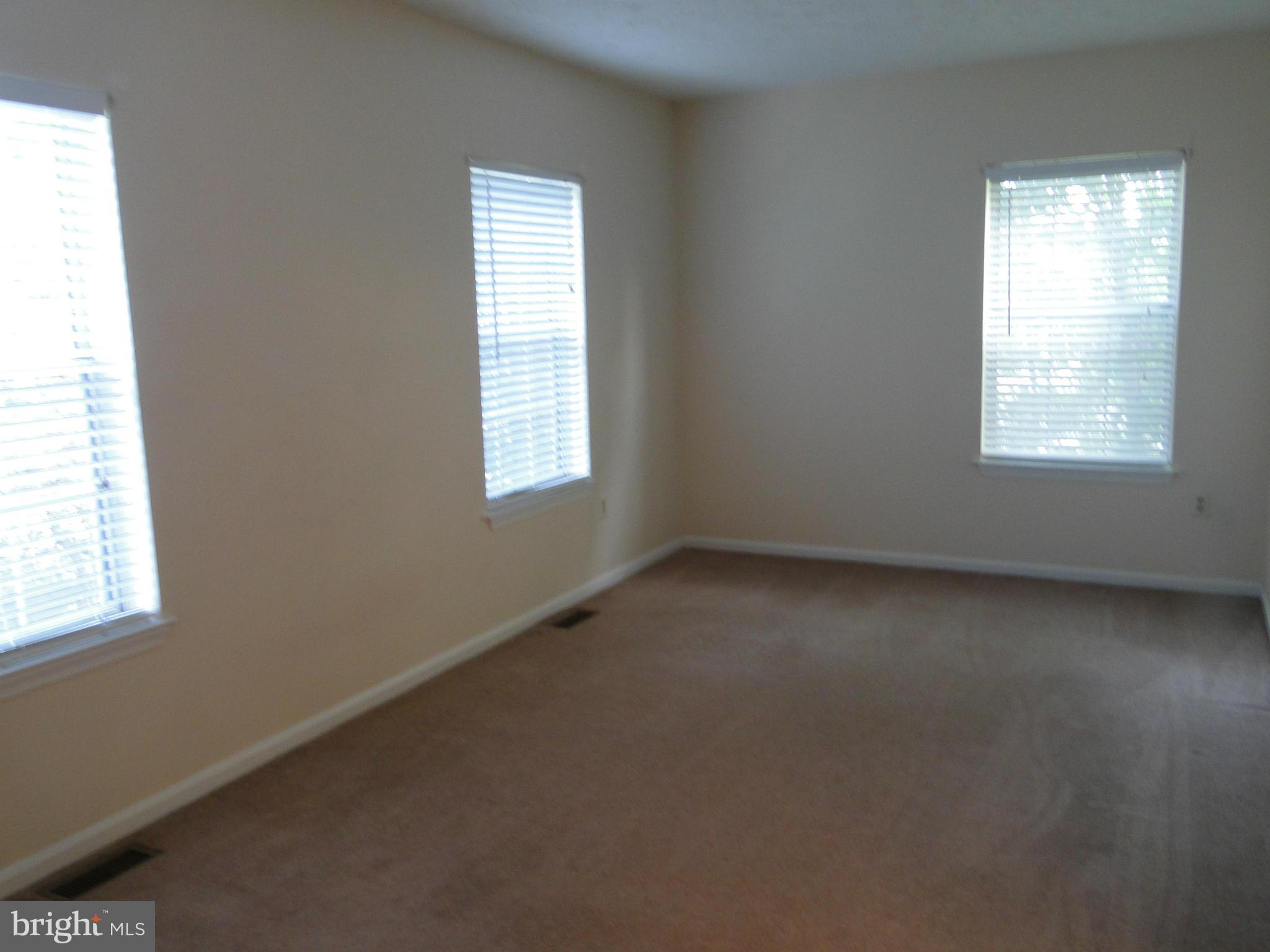 ST CHARLES SUB - HAMPSHIRE - Residential Lease