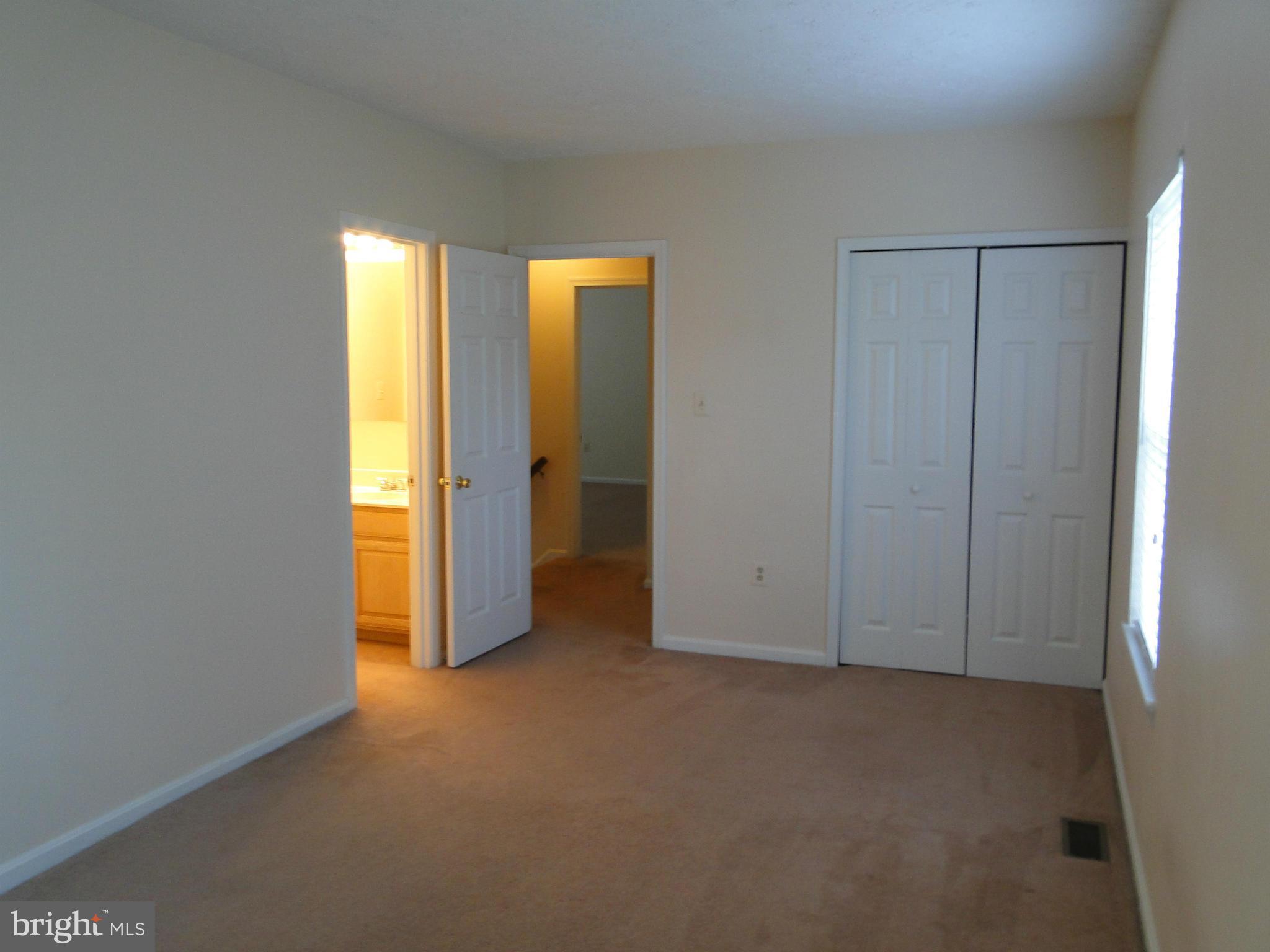 ST CHARLES SUB - HAMPSHIRE - Residential Lease