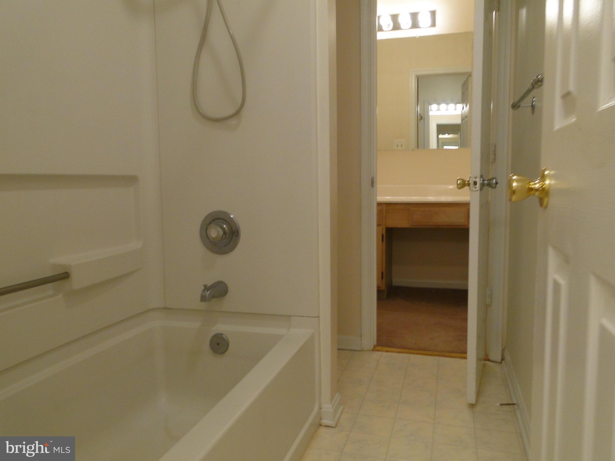 ST CHARLES SUB - HAMPSHIRE - Residential Lease