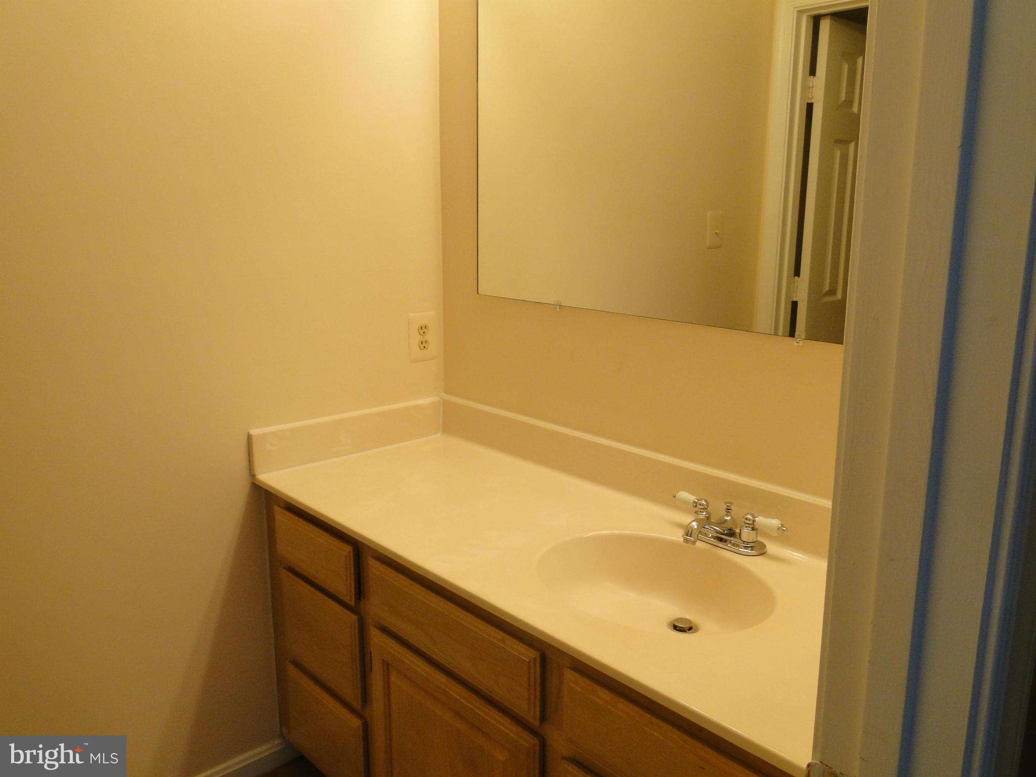 ST CHARLES SUB - HAMPSHIRE - Residential Lease