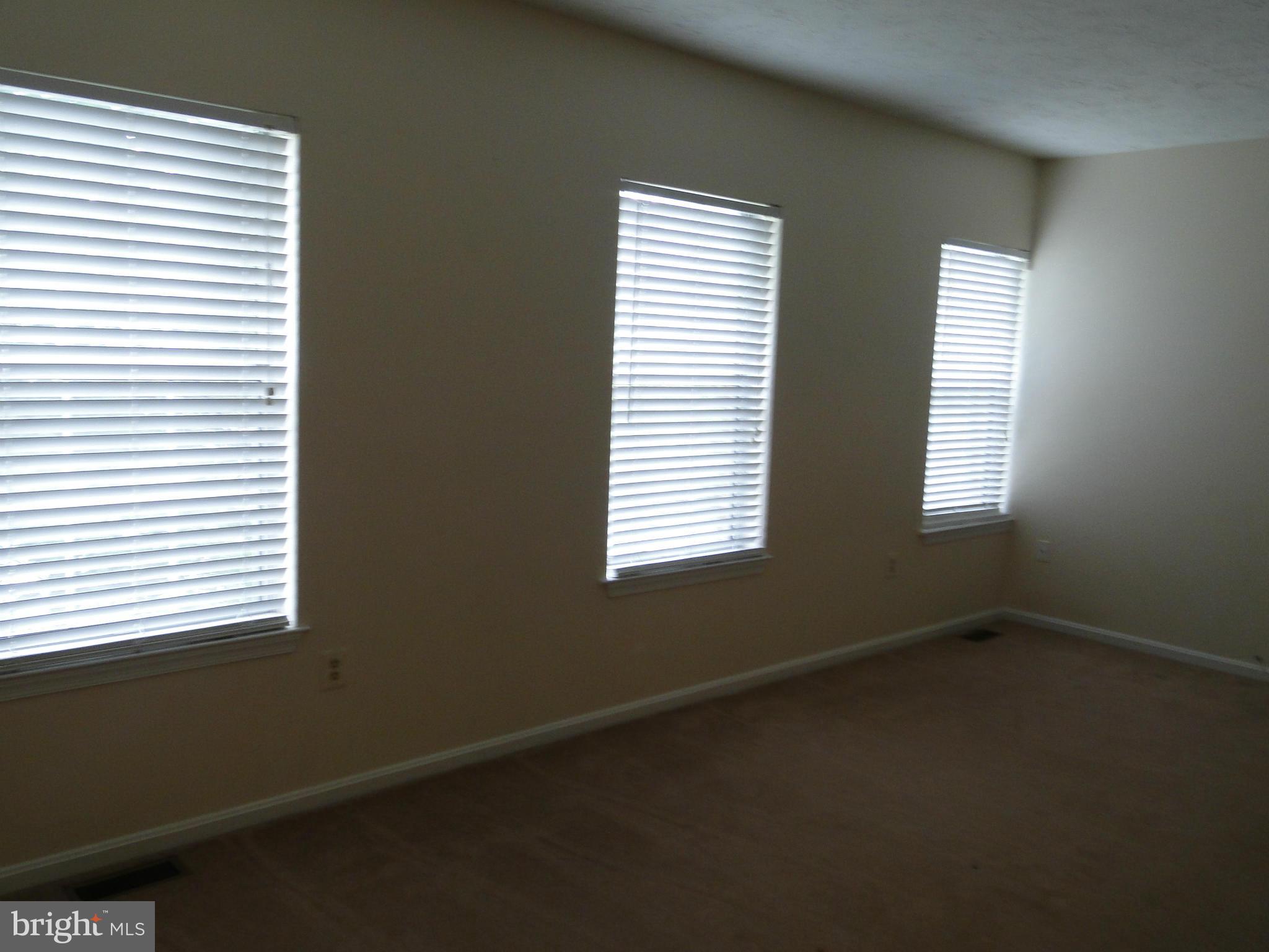 ST CHARLES SUB - HAMPSHIRE - Residential Lease