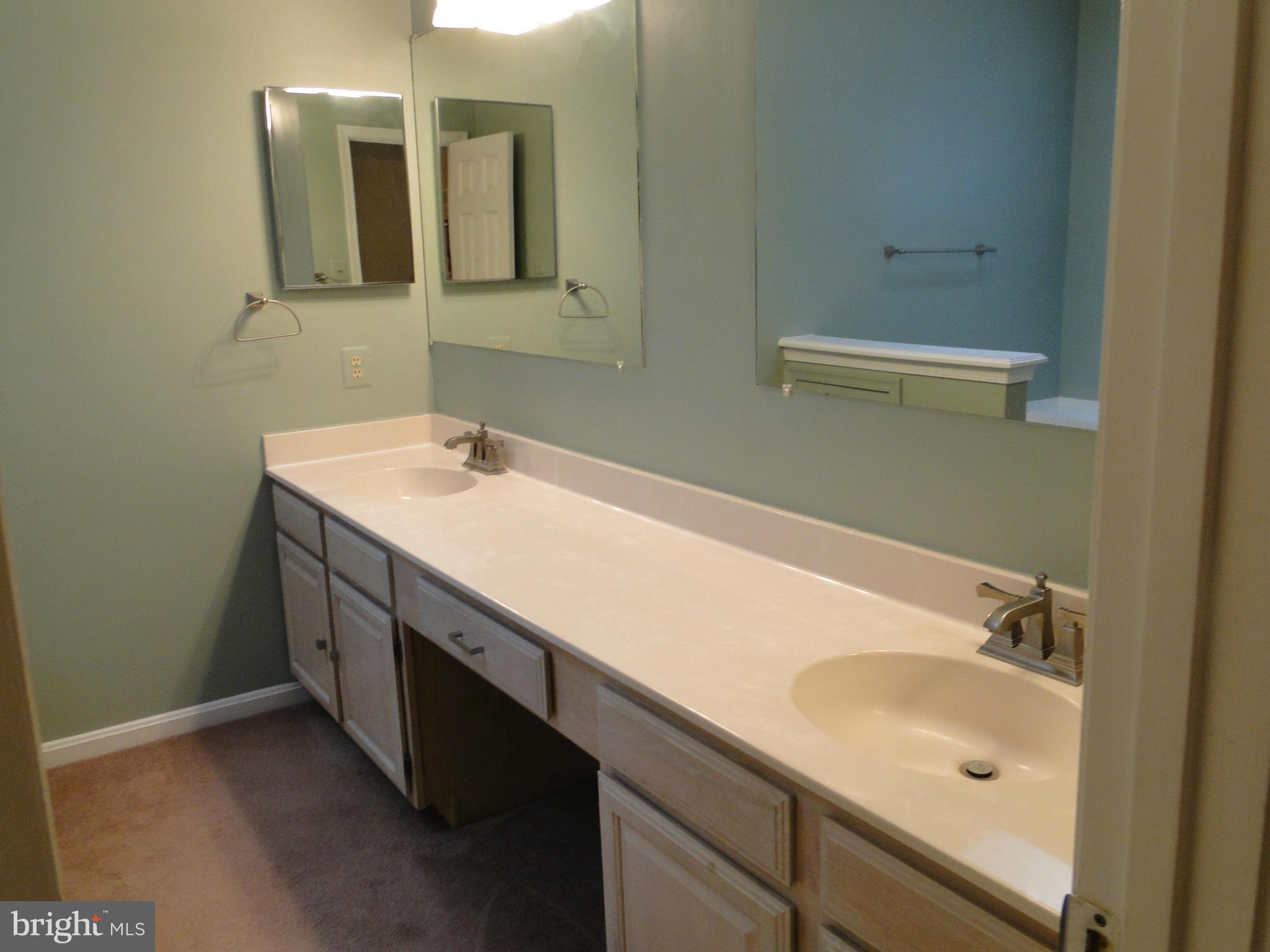 ST CHARLES SUB - HAMPSHIRE - Residential Lease