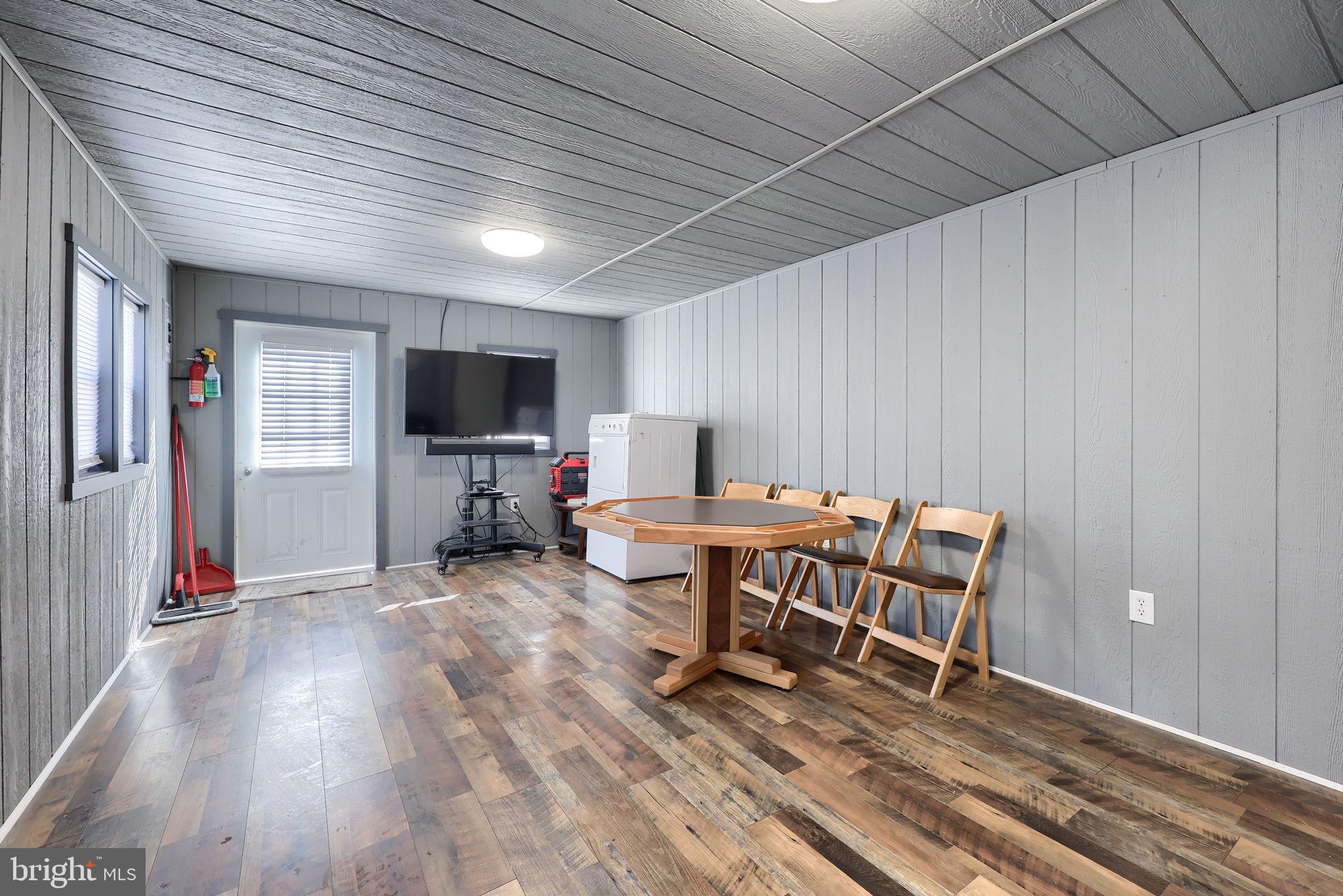 THE AVENUES - Residential Income