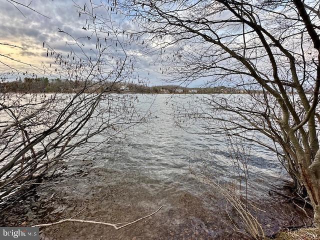 LAKE HOLIDAY ESTATES - Land